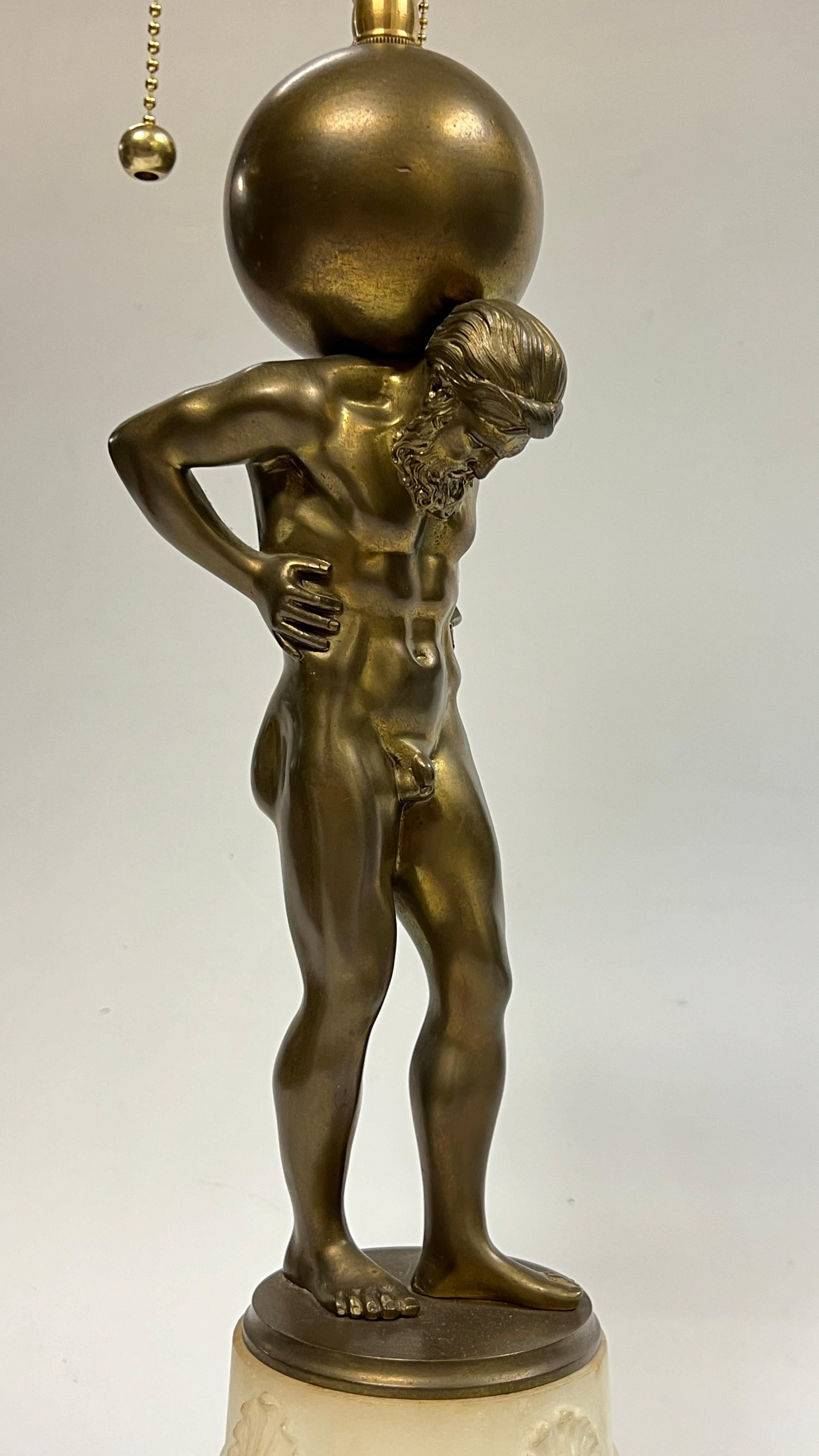 Coppia di lampade figurative in bronzo Greek Atlas di Edward F. Edwards in vendita 2