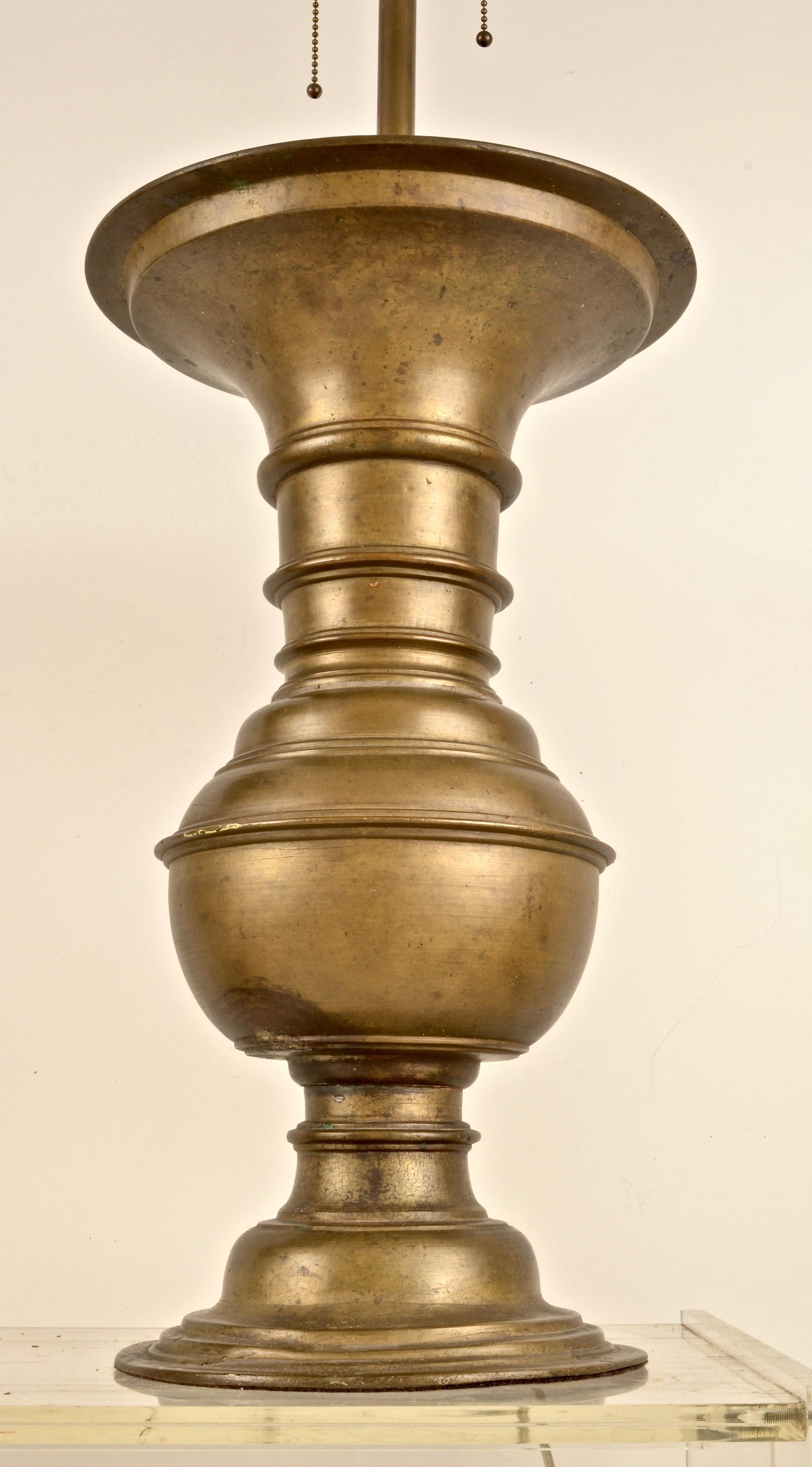 Paar Bronze-Balustrade-Lampen, großformatig im Angebot 2
