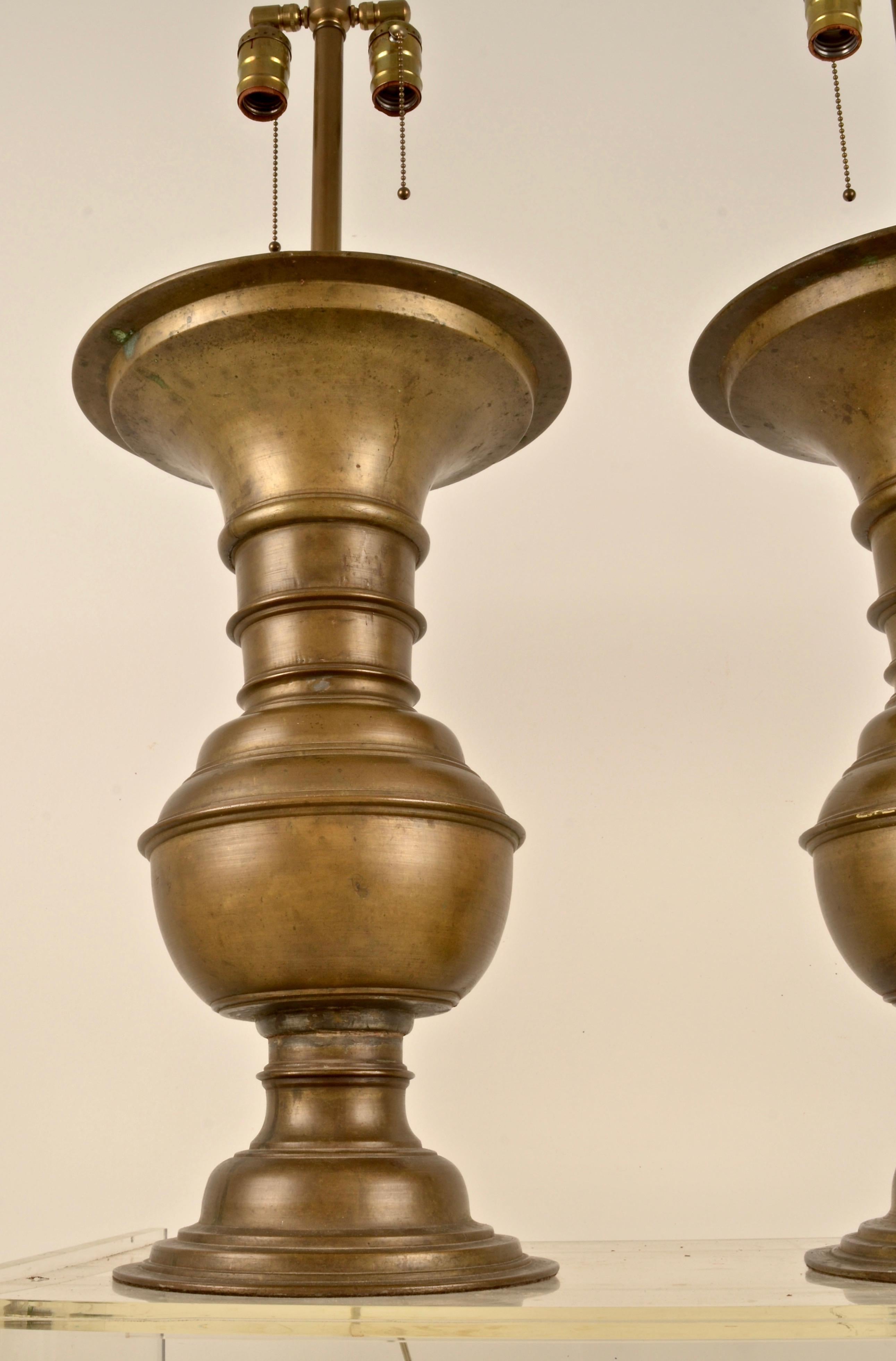 Paire de lampes à baldaquin en bronze, de grande taille en vente 3