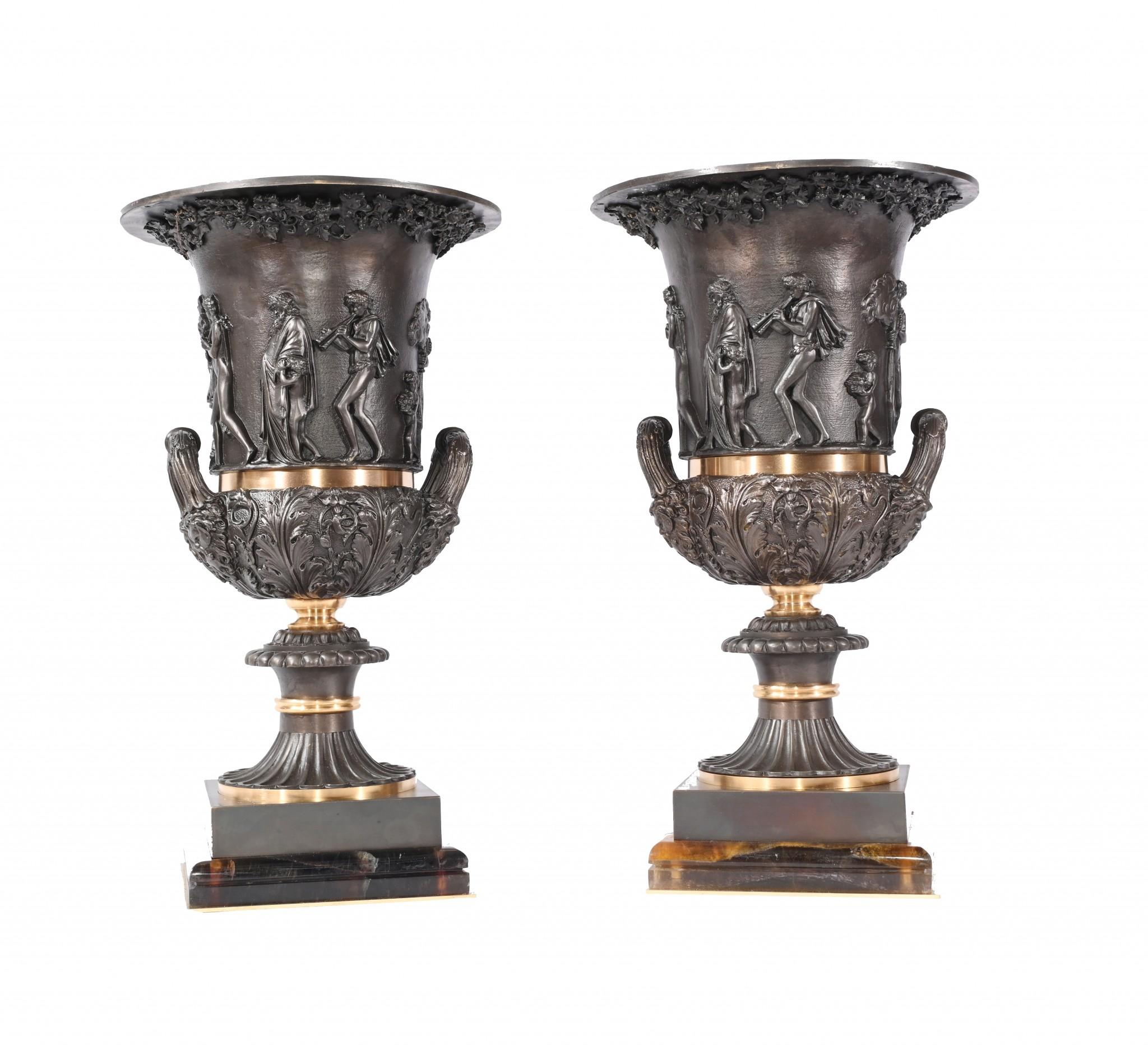Coppia di urne in bronzo Campana Medici Classica Blu I. Johns in vendita 6