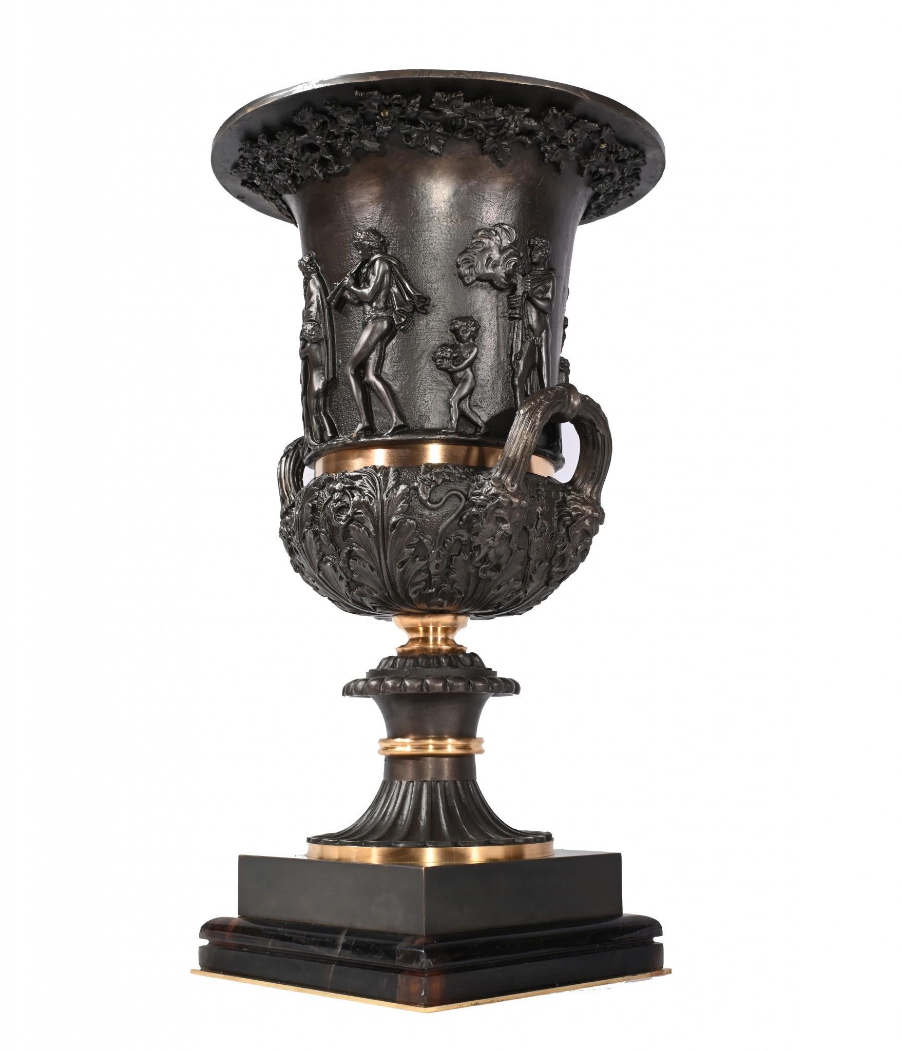 Coppia di urne in bronzo Campana Medici Classica Blu I. Johns in vendita 2