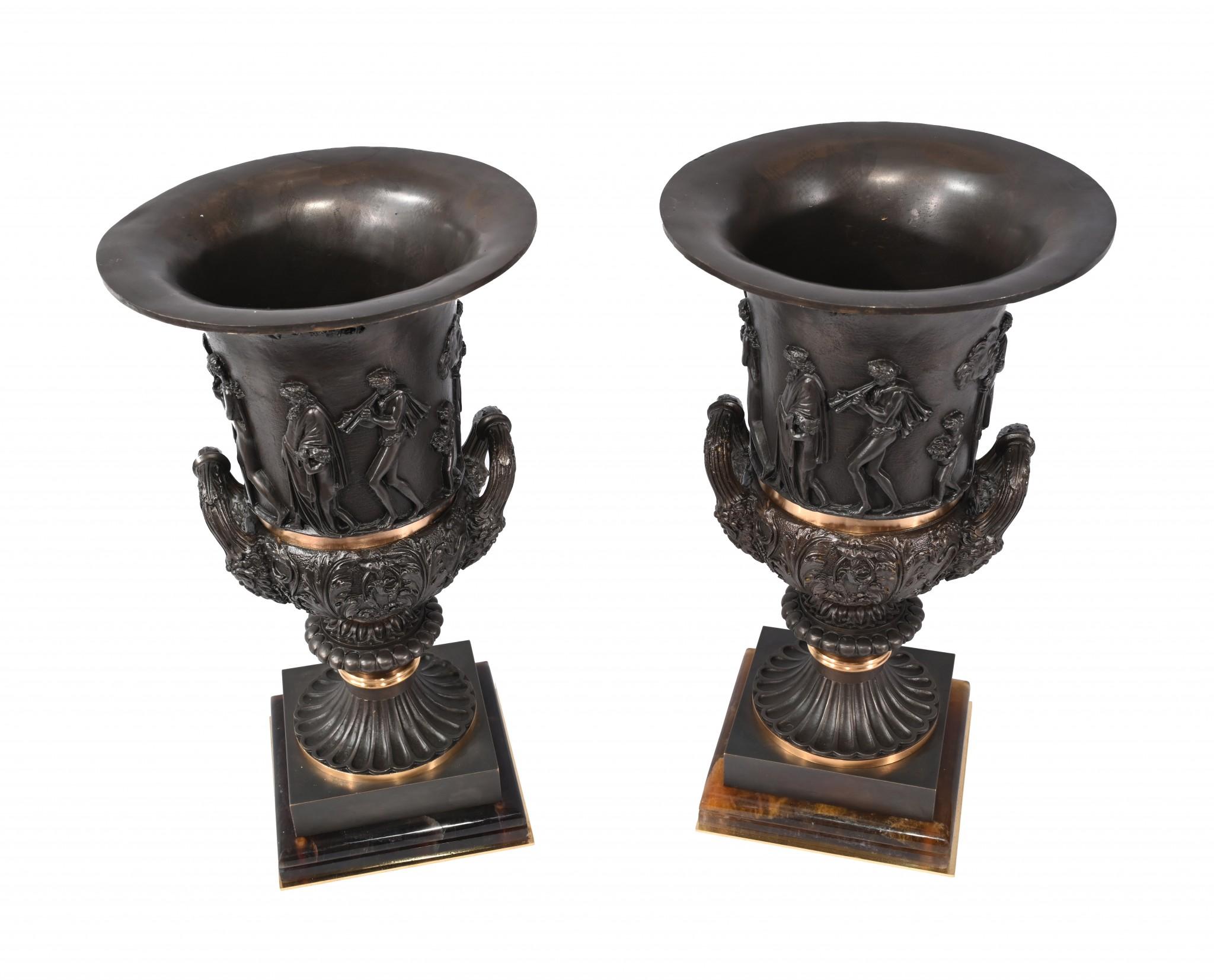 Coppia di urne in bronzo Campana Medici Classica Blu I. Johns in vendita 3