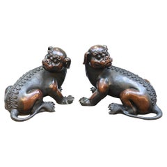 Paire de chiens Foo chinois gardiens lions anciens en bronze