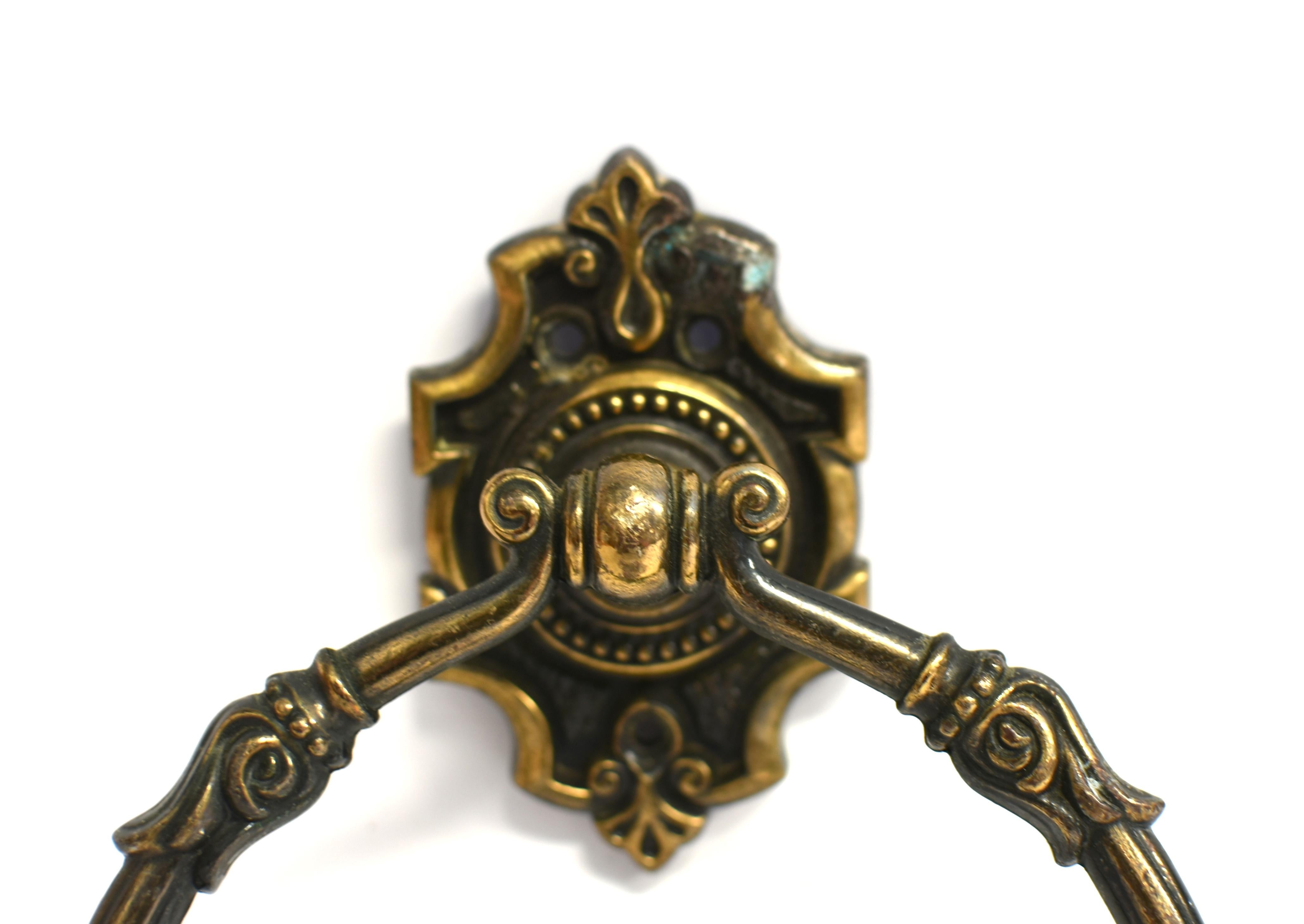 Paar Bronze Türhalter Handtuchringe (Art nouveau) im Angebot