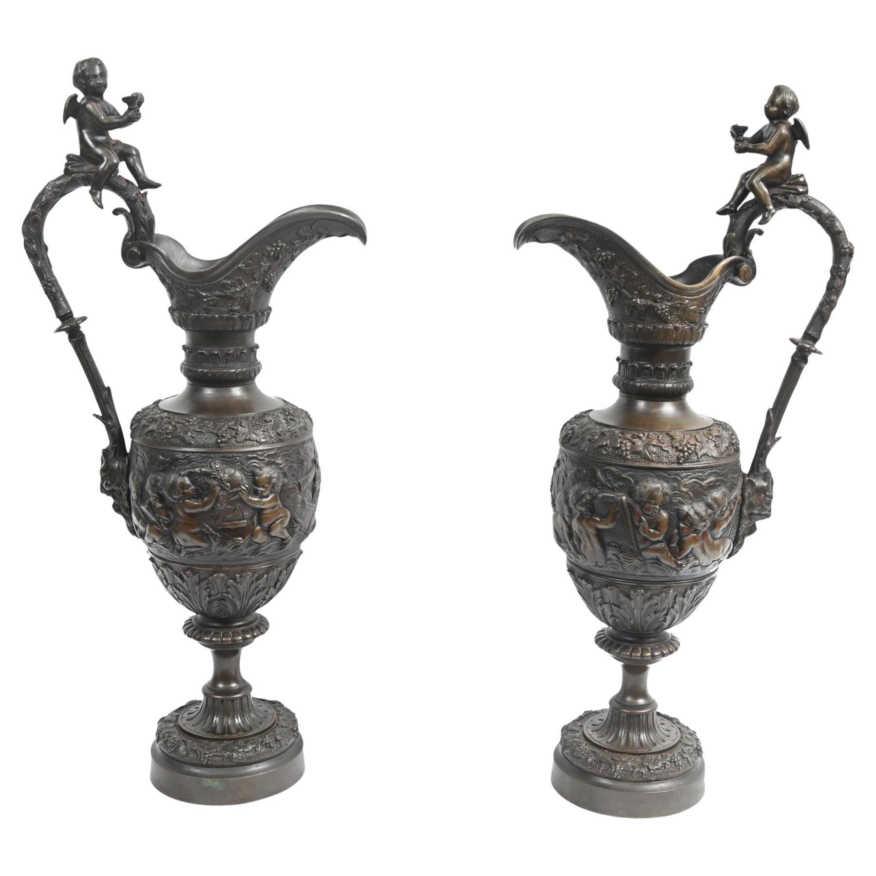 Coppia di vasi a cherubino in bronzo antico 1860 Bacco