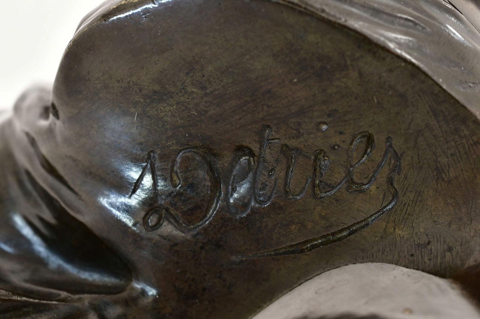 Patiné Paire de sculptures en bronze de bustes féminins d'après Pierre-Louis Detrier (1822-1897) en vente