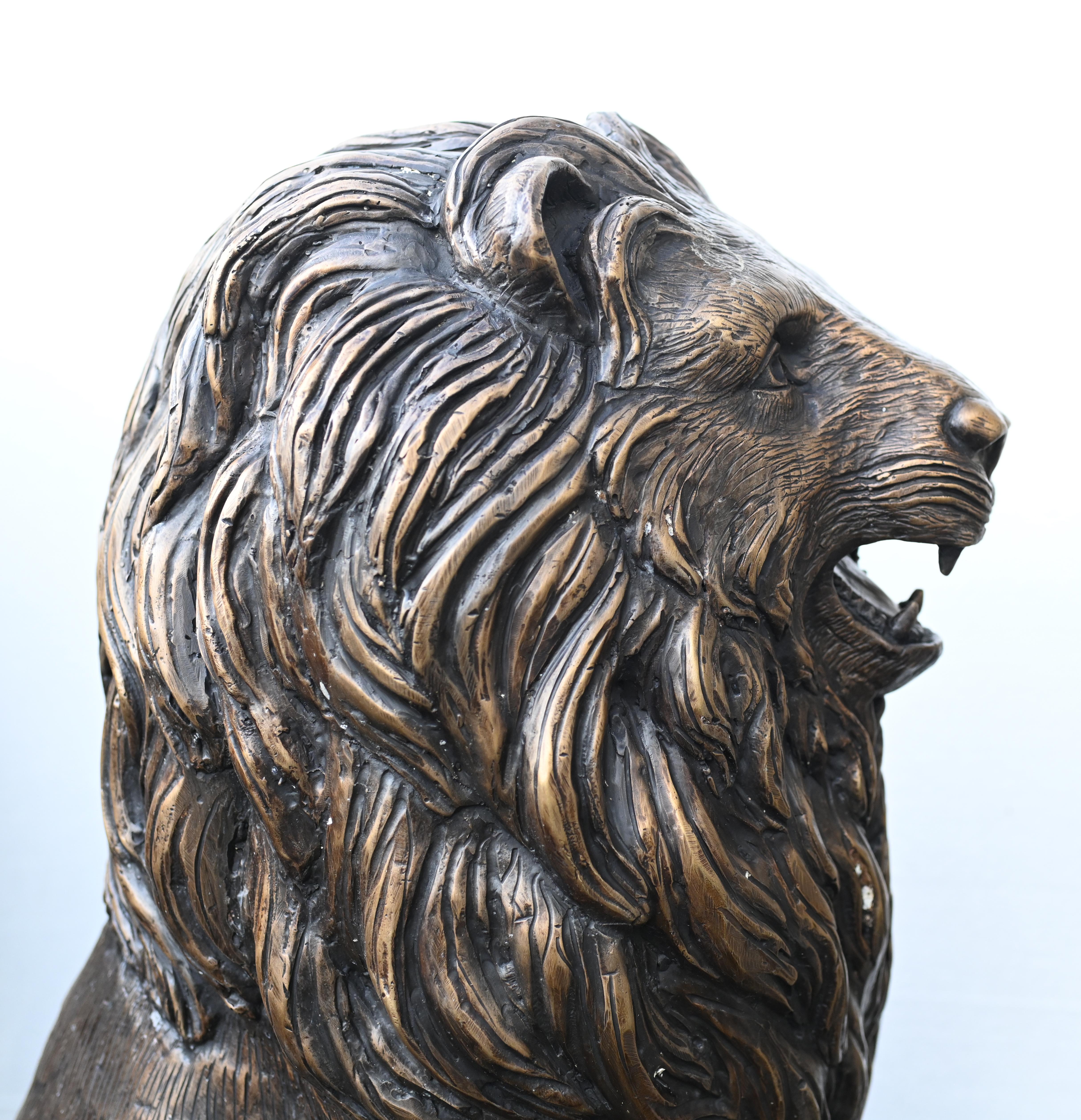 Pareja Estatuas de Bronce León Guardián de la Puerta Leones de Fundición en venta 7