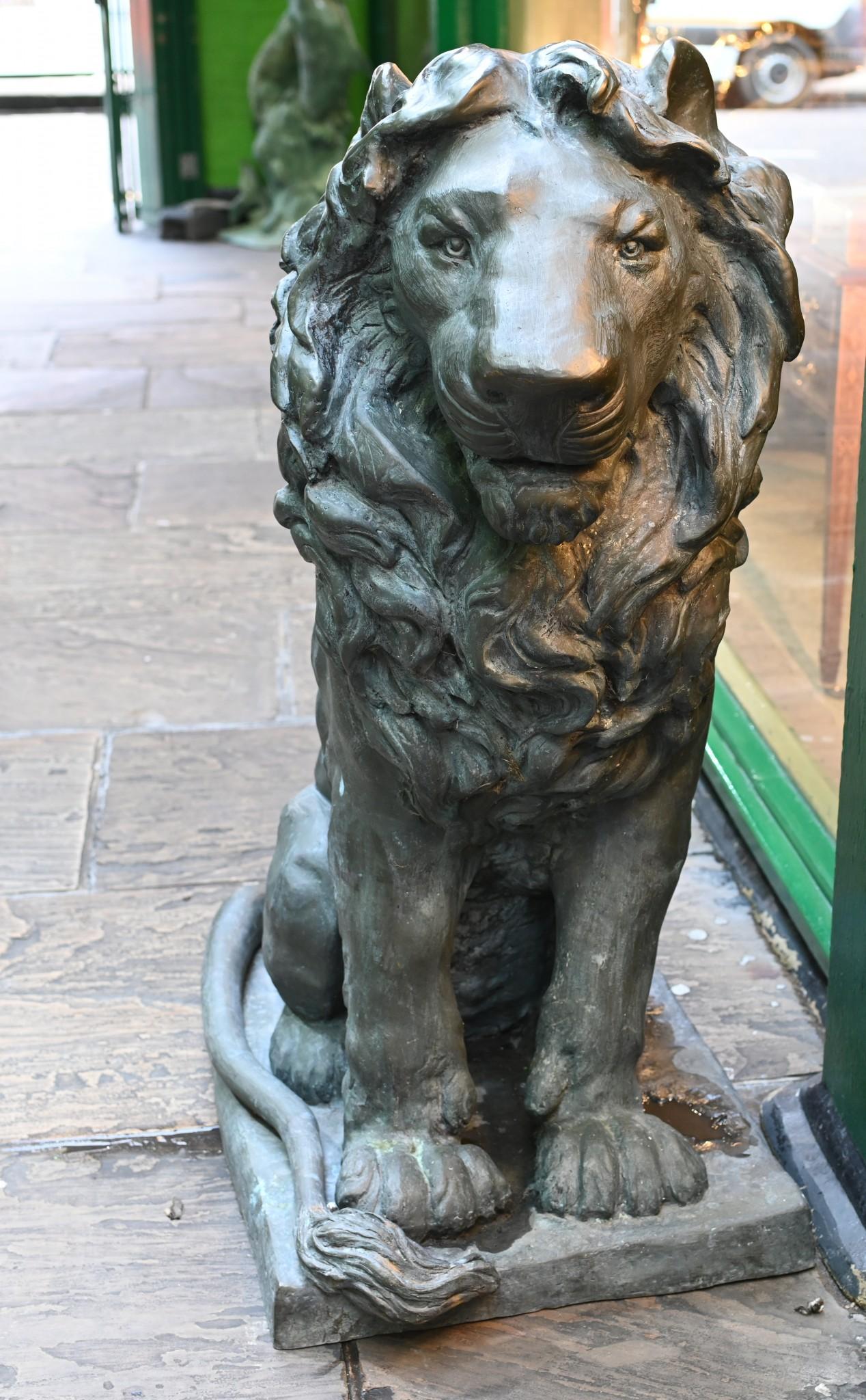 Pair Bronze Lion Gatekeeper Statues Medici Lions In Good Condition For Sale In Potters Bar, GB