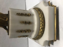 Pareja de candelabros de bronce y mármol