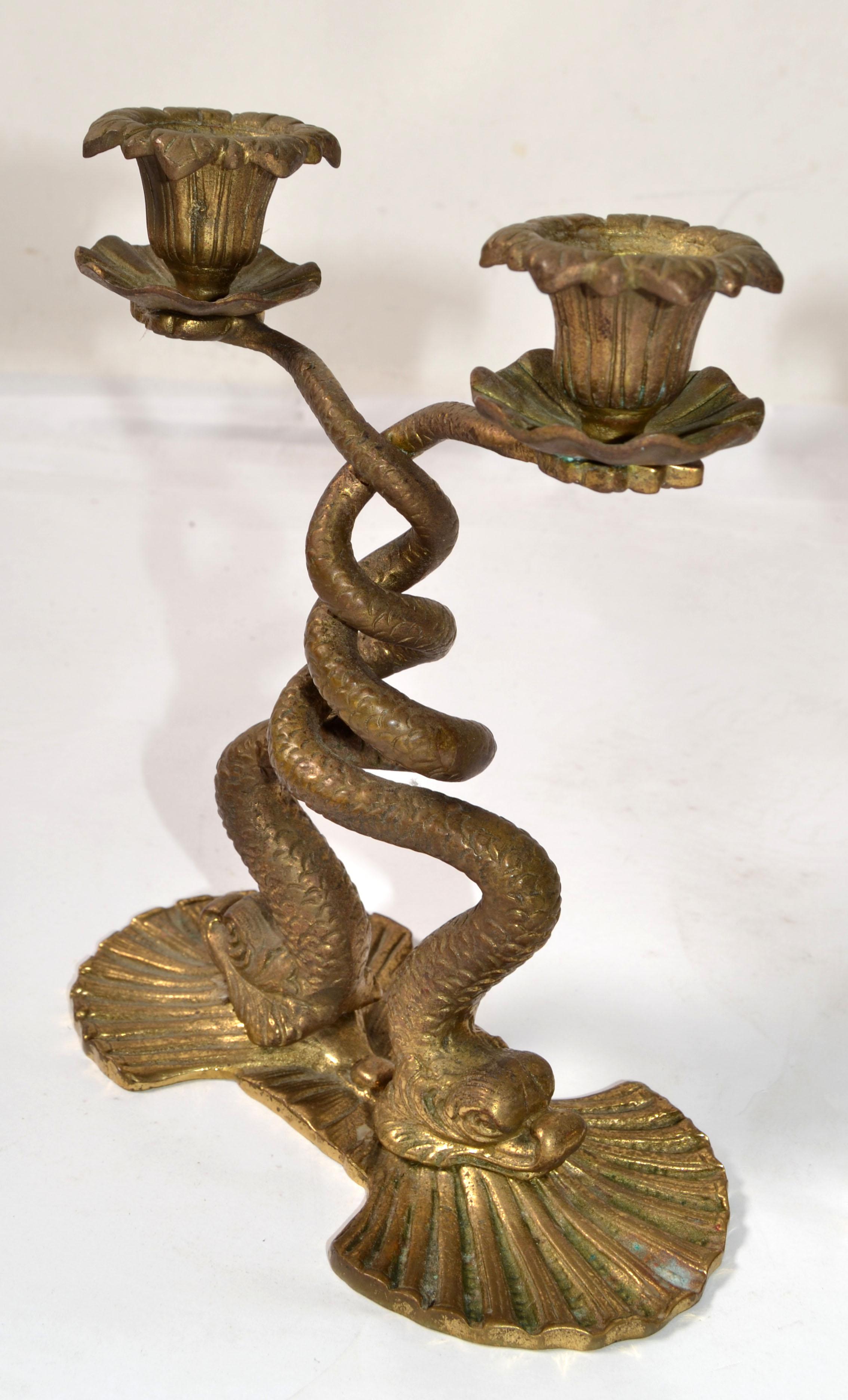 Coppia, bronzo neoclassico 2 portacandele a forma di serpente marino in vendita 4