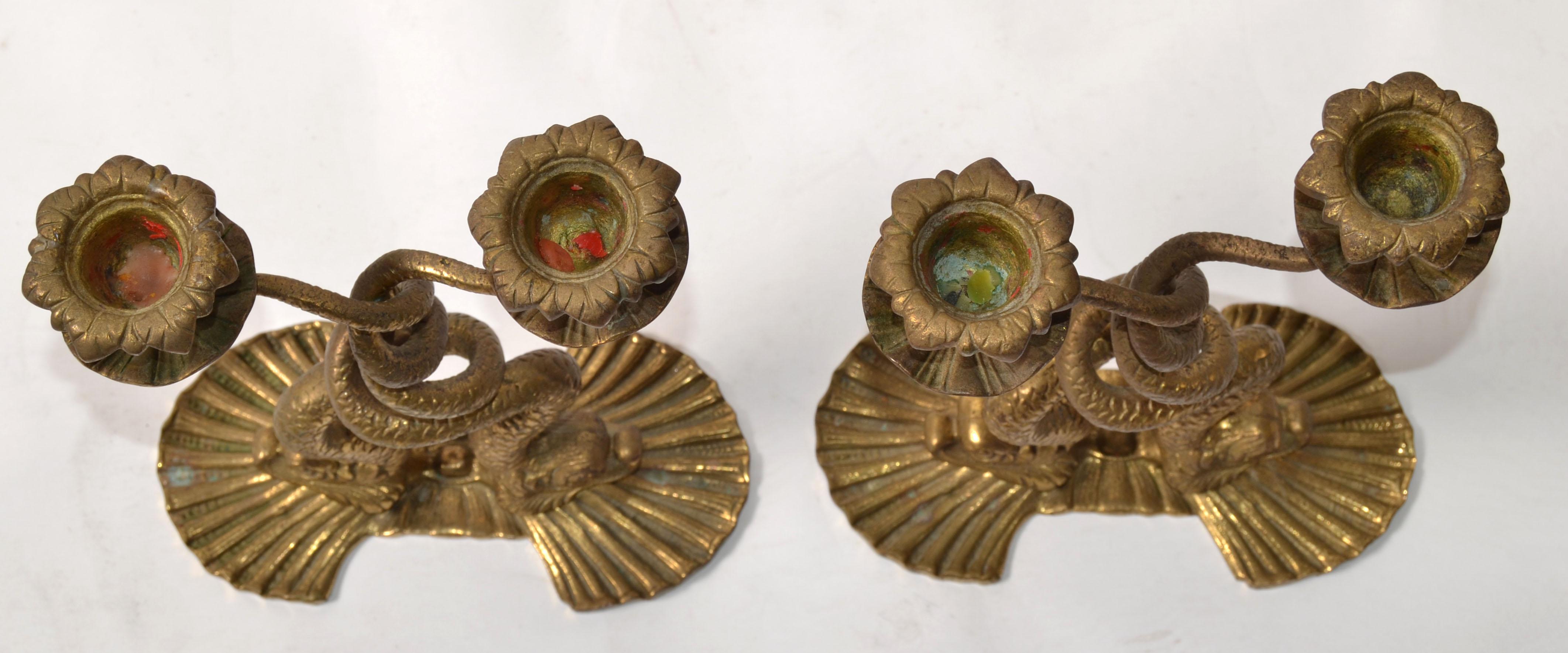 Coppia, bronzo neoclassico 2 portacandele a forma di serpente marino in vendita 7