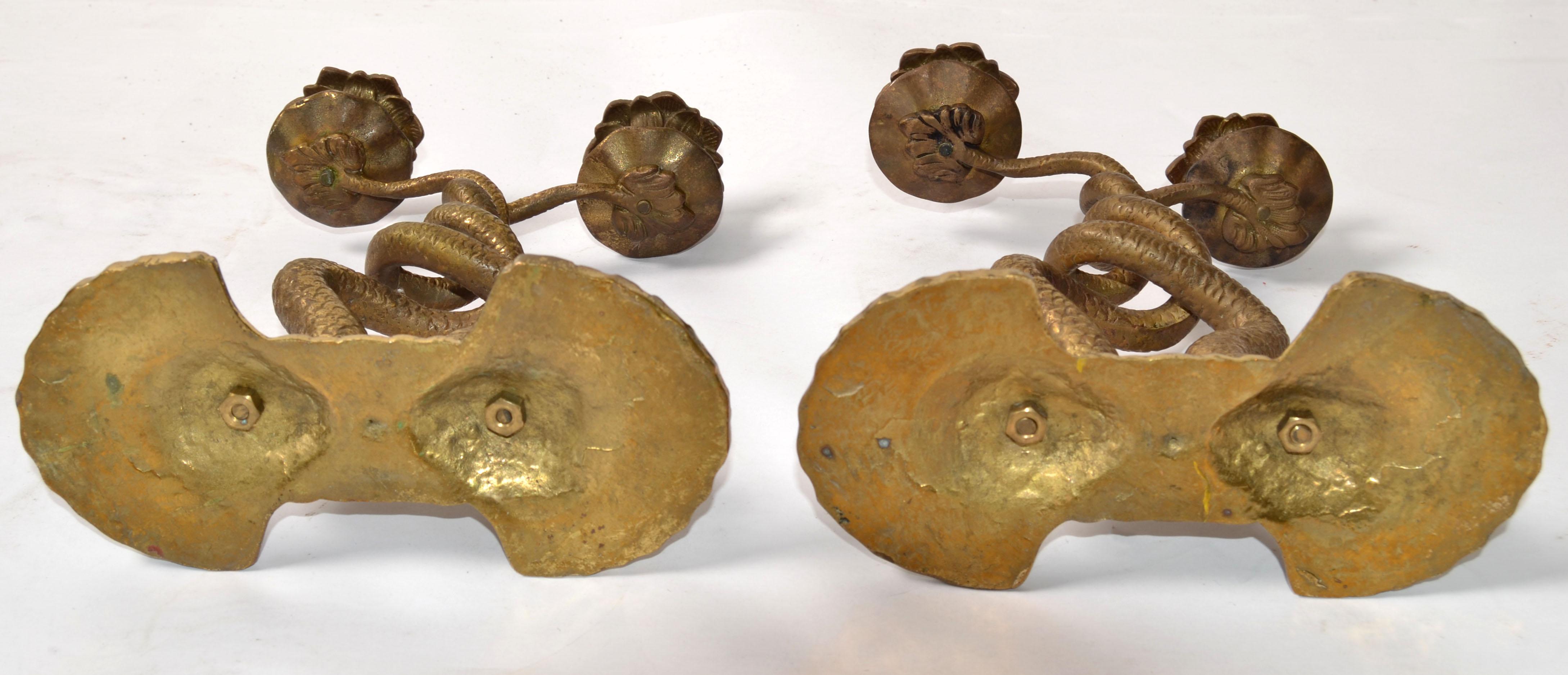 Coppia, bronzo neoclassico 2 portacandele a forma di serpente marino in vendita 9