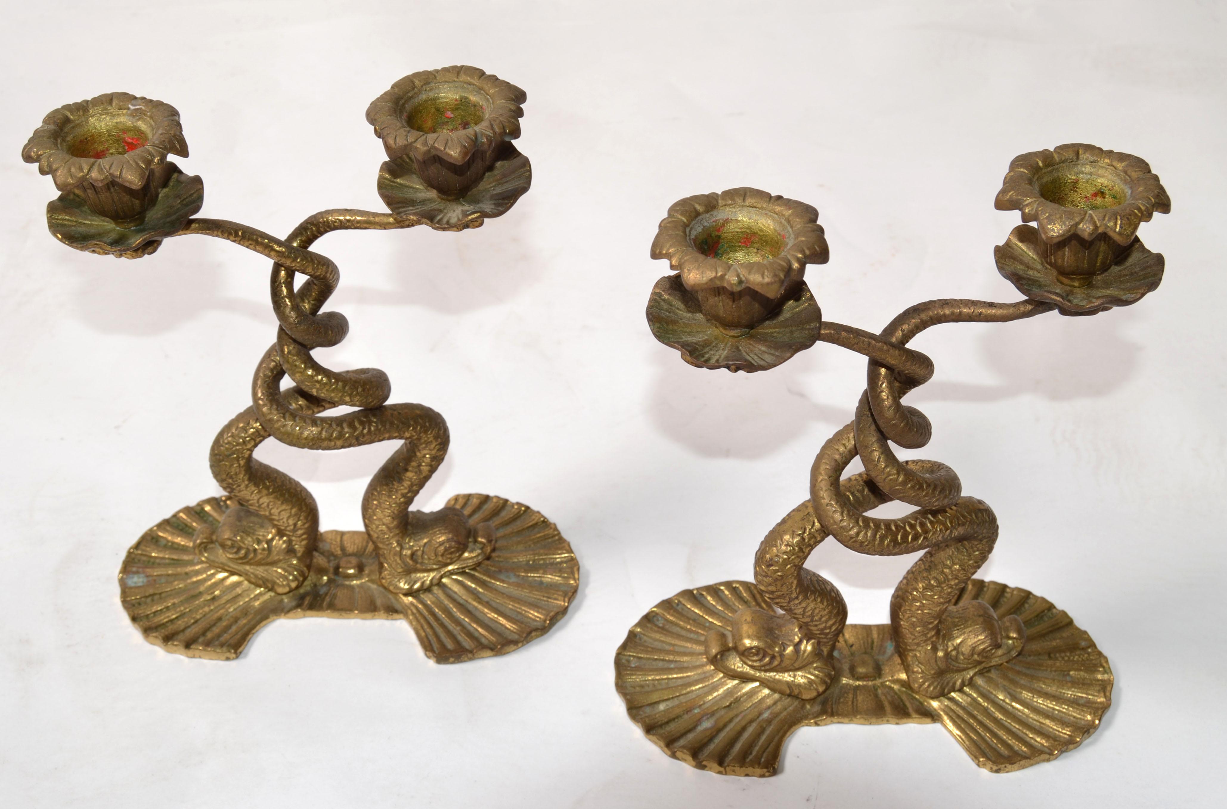 Italiano Coppia, bronzo neoclassico 2 portacandele a forma di serpente marino in vendita