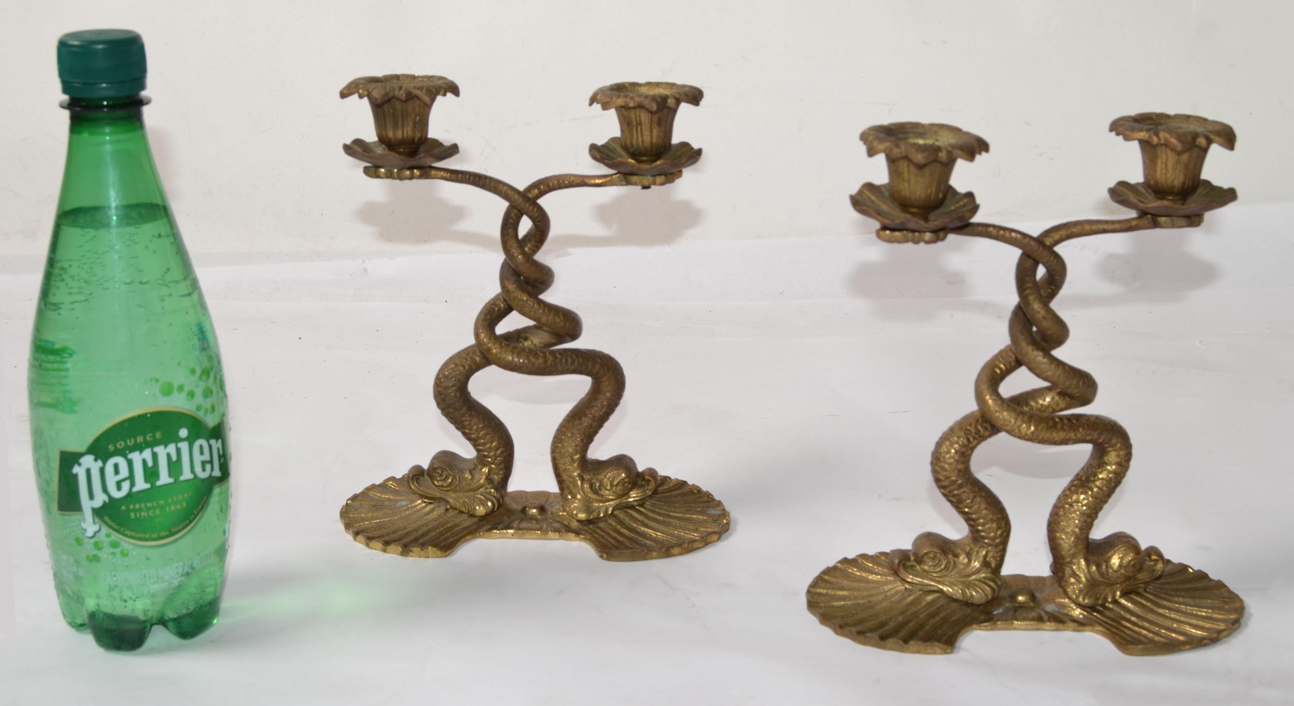 Coppia, bronzo neoclassico 2 portacandele a forma di serpente marino in vendita 1