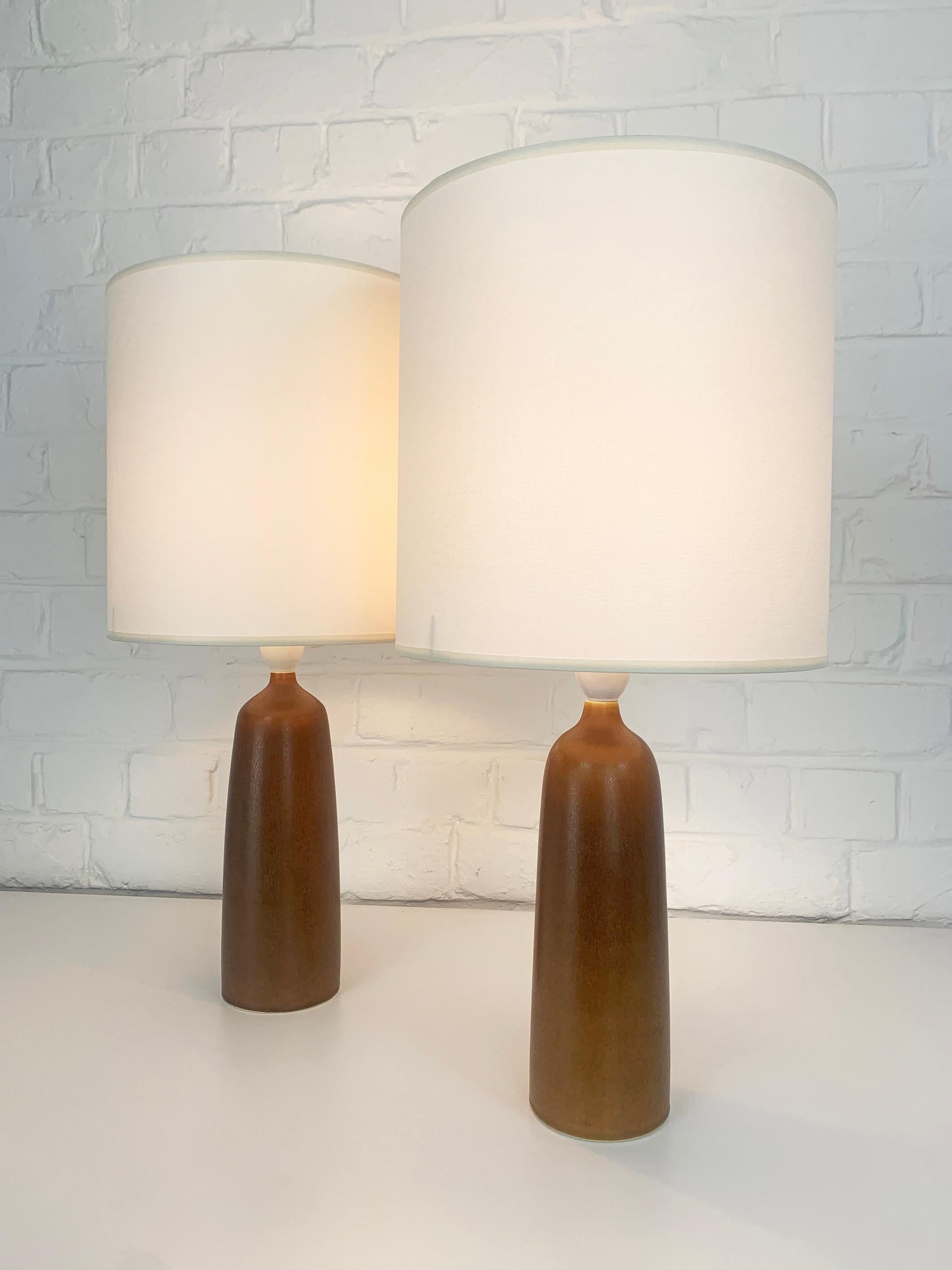 Paar braune Keramik-Tischlampen Palshus Dänemark Steingut Linnemann-Schmidt  im Angebot 3