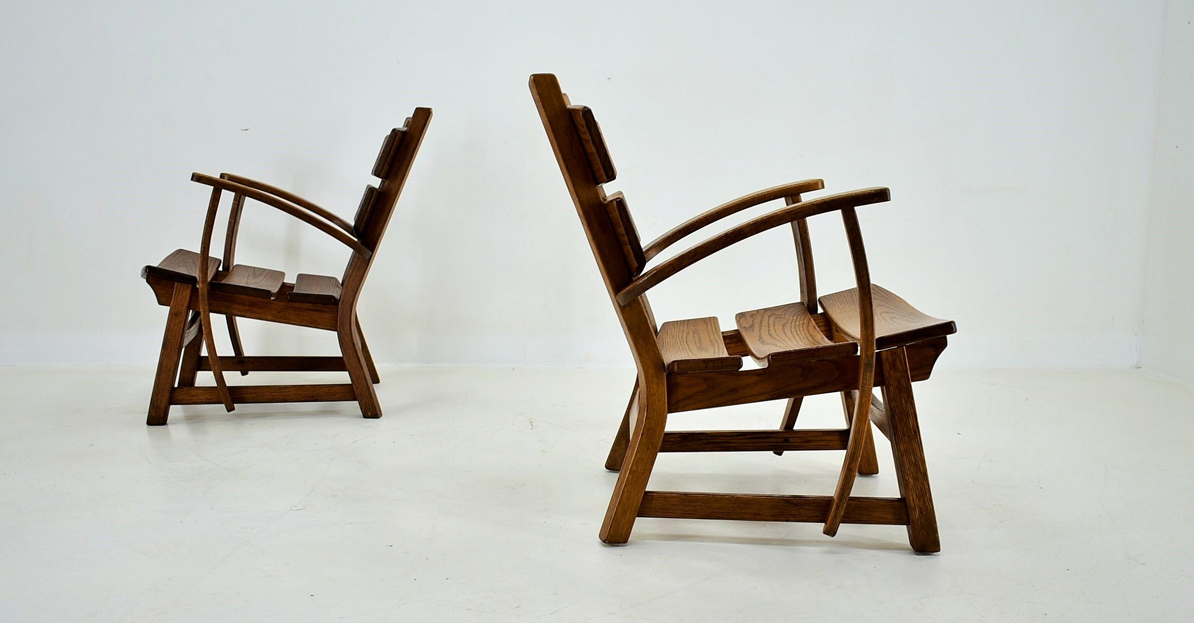 Pair Brutalist Solid Oak Lounge Chairs by Dittmann & Co., 1970s In Good Condition For Sale In Praha, CZ