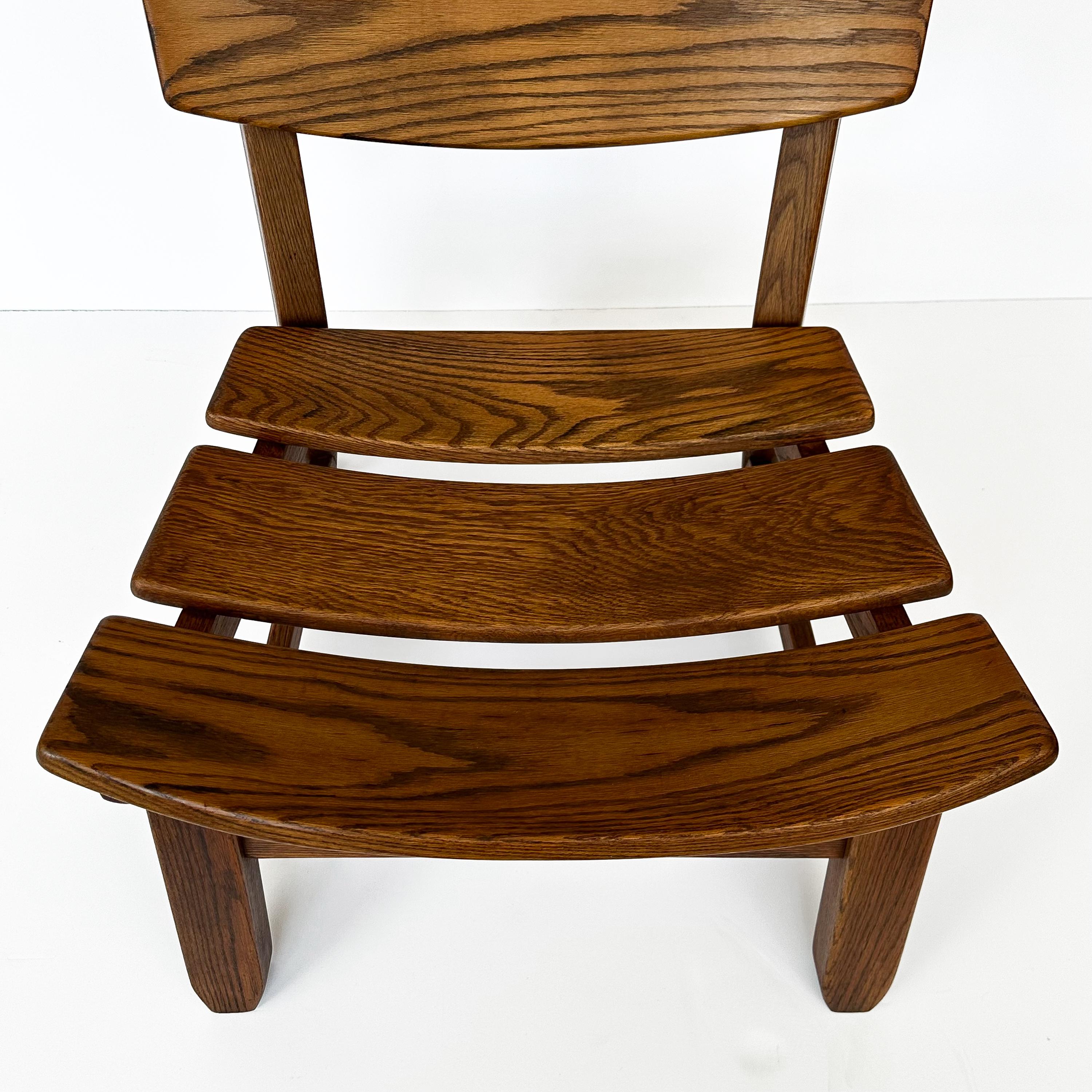 Paire de fauteuils de salon modernistes rustiques en chêne massif par Dittmann & Co en vente 6