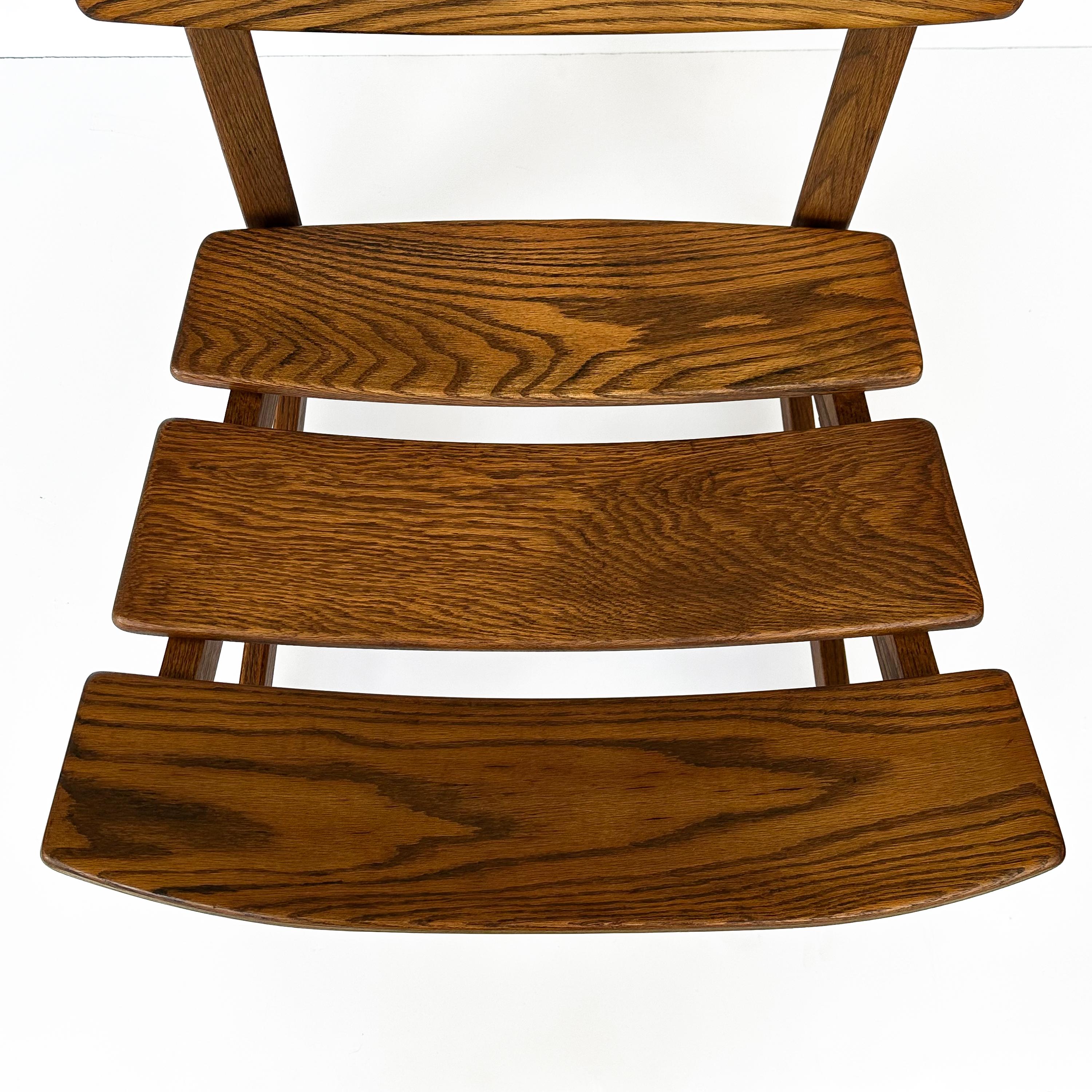 Paire de fauteuils de salon modernistes rustiques en chêne massif par Dittmann & Co en vente 7