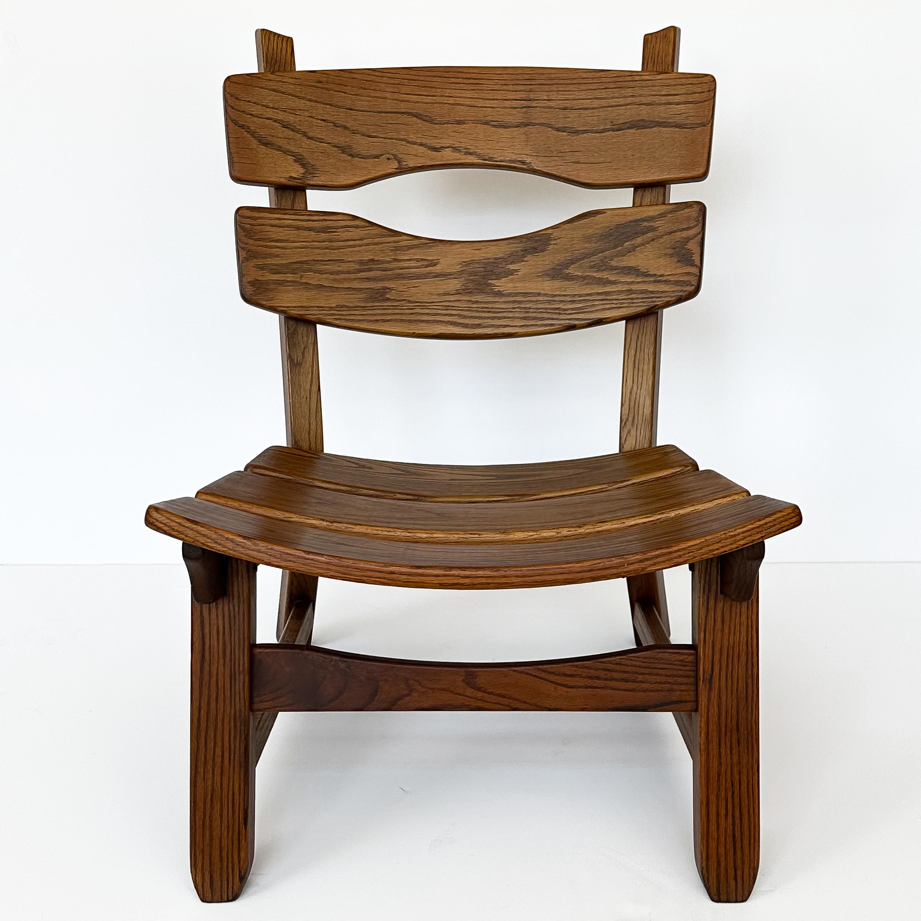 Pair Rustic Modernist Solid Oak Lounge Chairs by Dittmann & Co In Good Condition In Chicago, IL