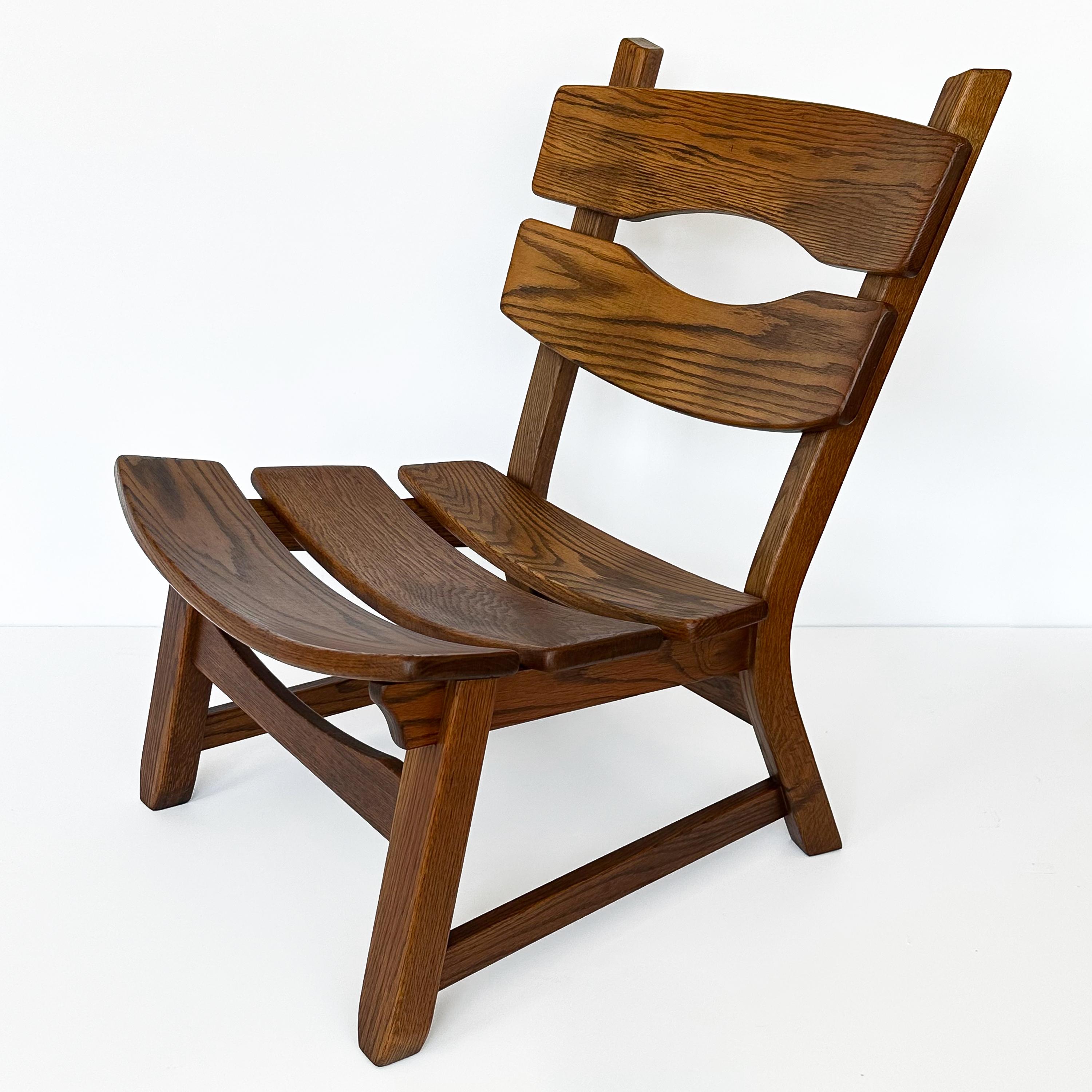 Paire de fauteuils de salon modernistes rustiques en chêne massif par Dittmann & Co en vente 1