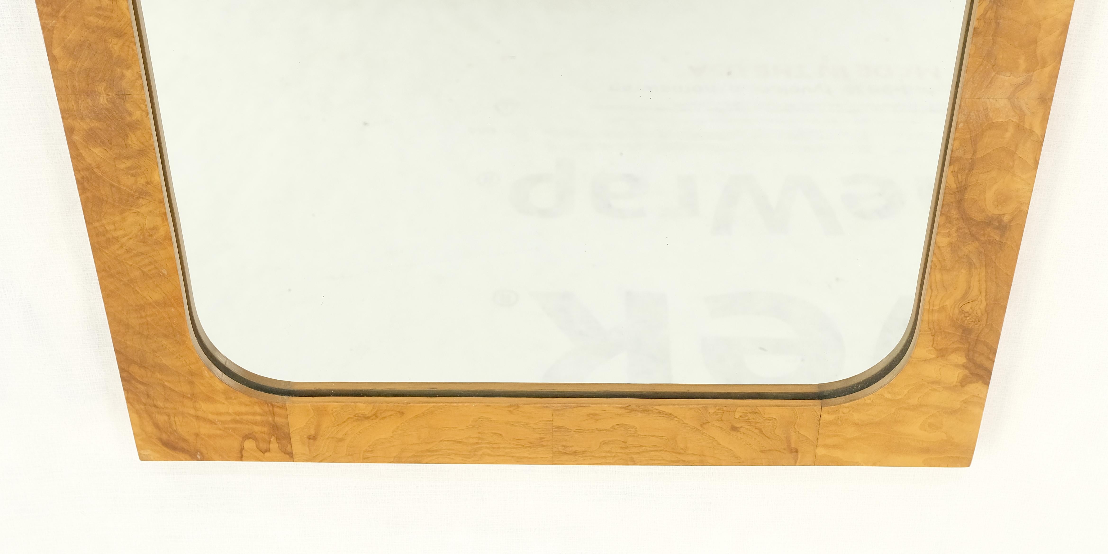 ¡Pareja de espejos de pared rectangulares Milo Baughman de mediados del siglo XX en nogal Burl MINT! en venta 4