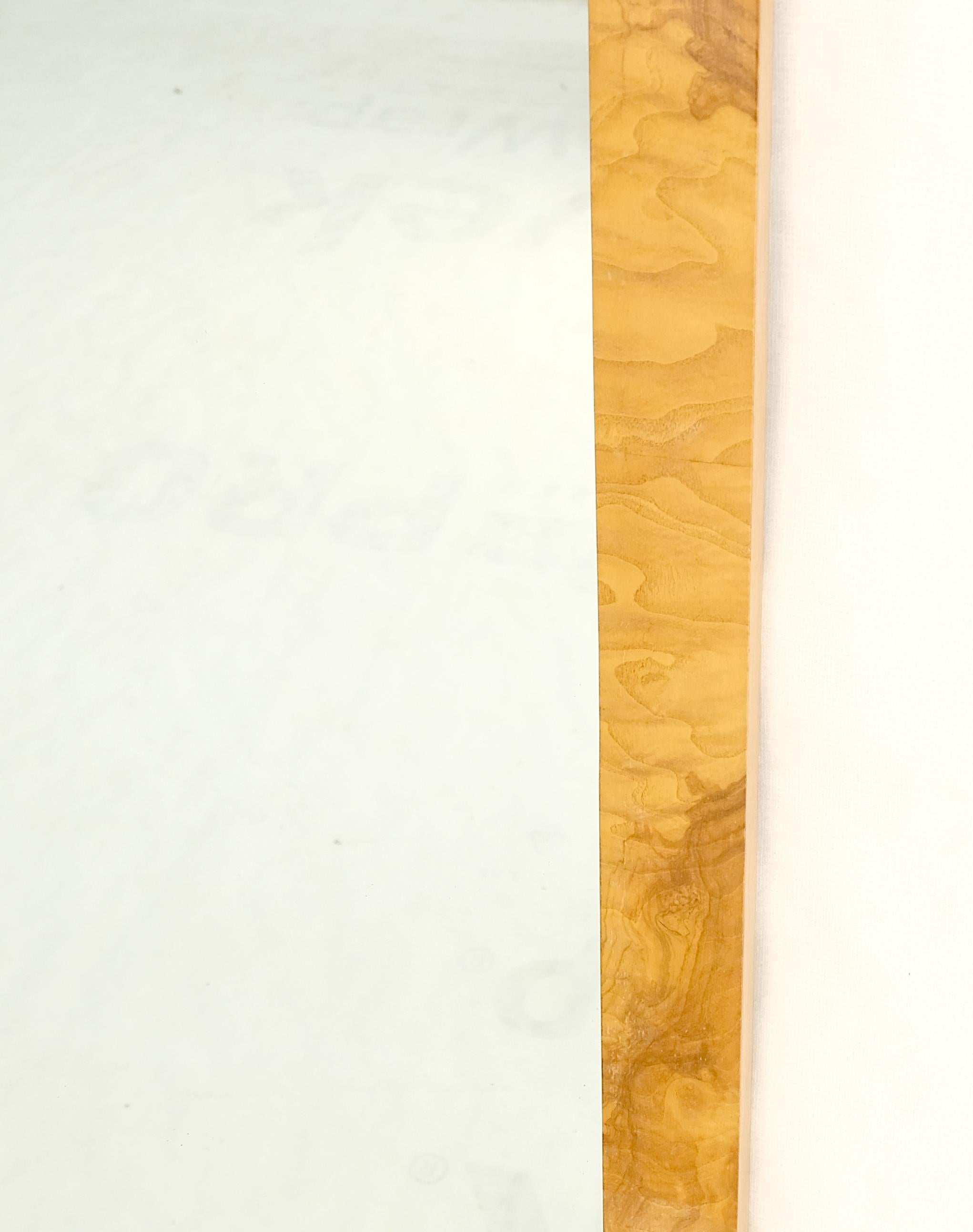 ¡Pareja de espejos de pared rectangulares Milo Baughman de mediados del siglo XX en nogal Burl MINT! Madera de burl en venta