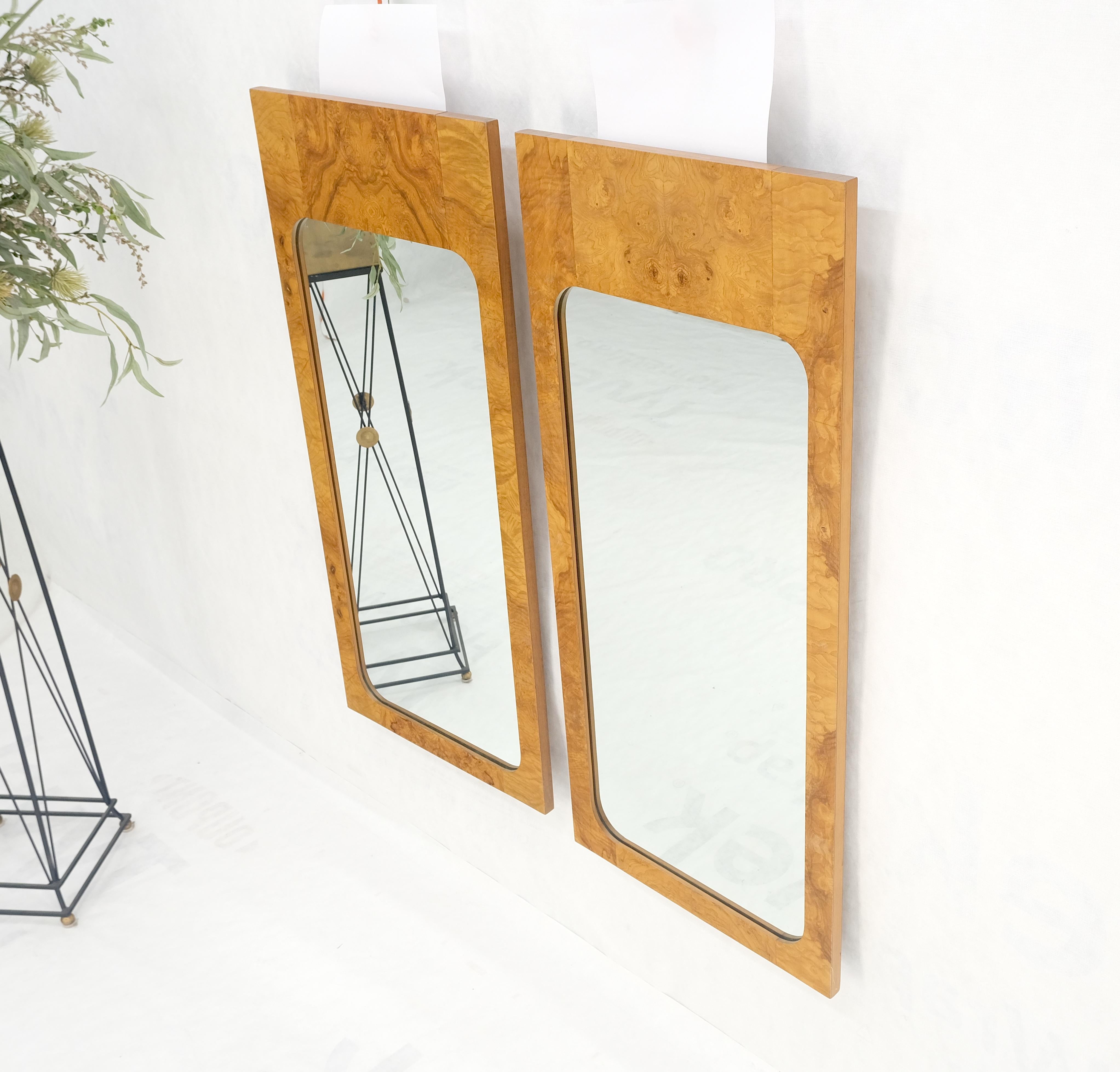 ¡Pareja de espejos de pared rectangulares Milo Baughman de mediados del siglo XX en nogal Burl MINT! en venta 1