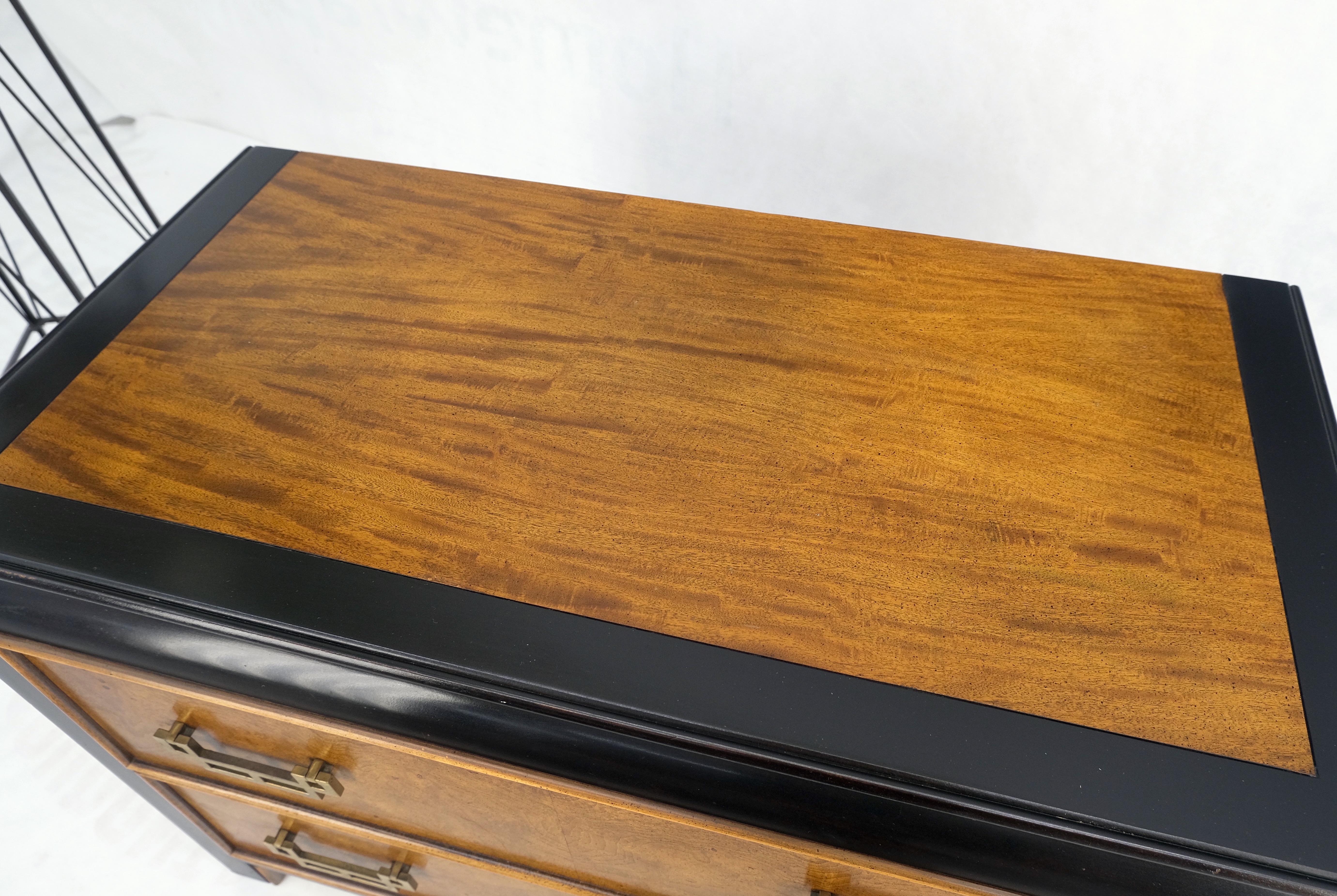 Coppia di Comodini a 2 cassetti in legno di radica, lacca nera e ottone massiccio MINT! in vendita 2
