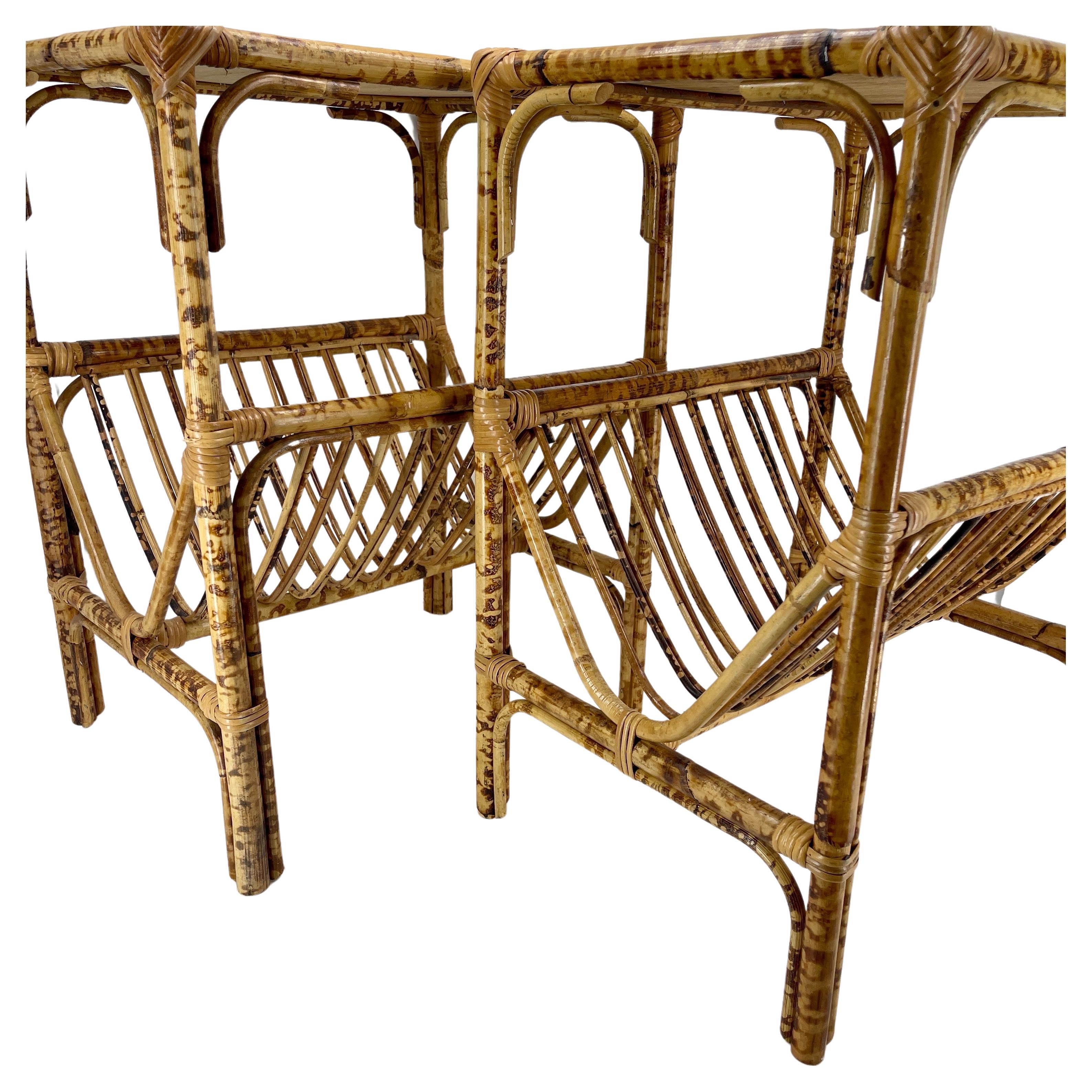Pair Burnt Bamboo Woven Top Magazine Side Accent Tables (amerikanisch) im Angebot
