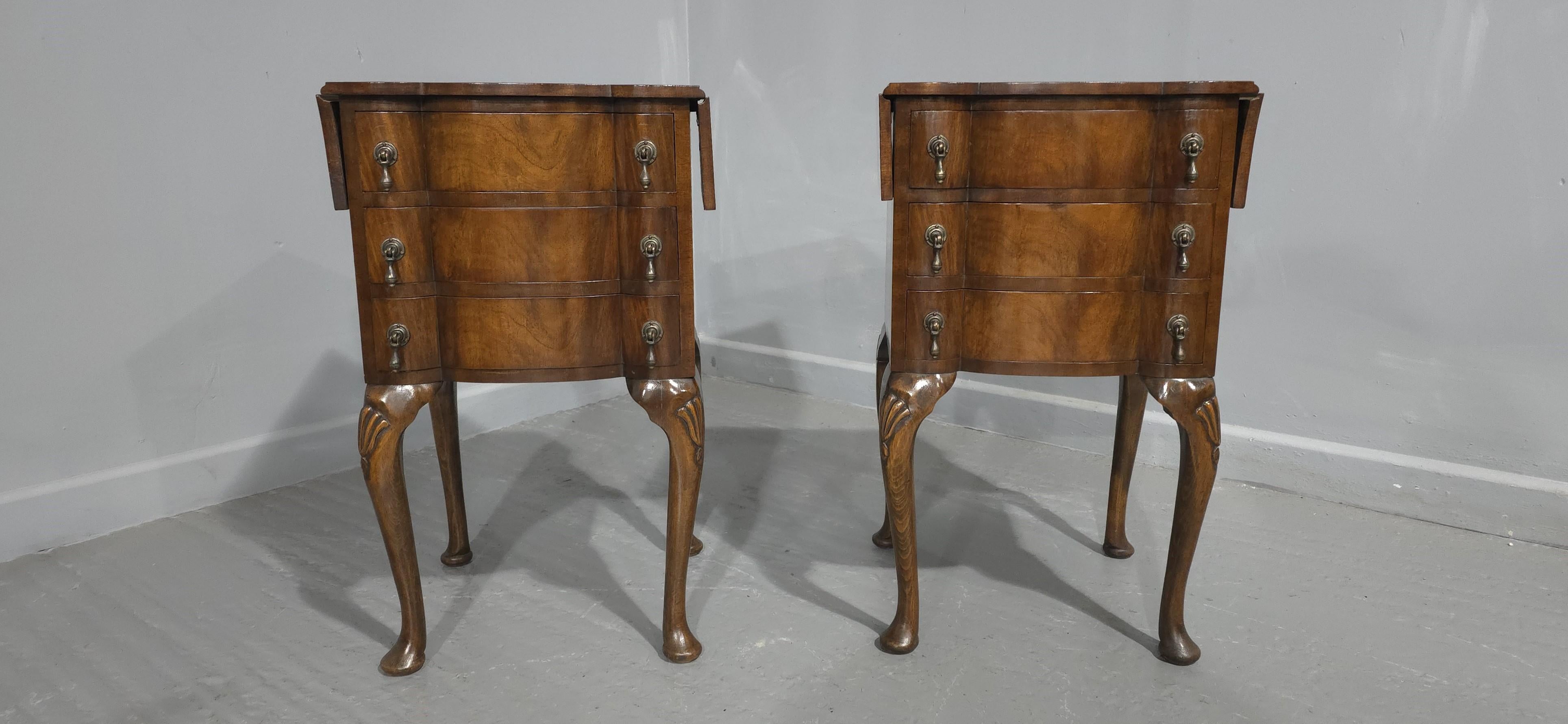 Very good pair of drop flap double serpentine bedside lamp chest of three drawers, with brass handles,in excellent overall condition.

27