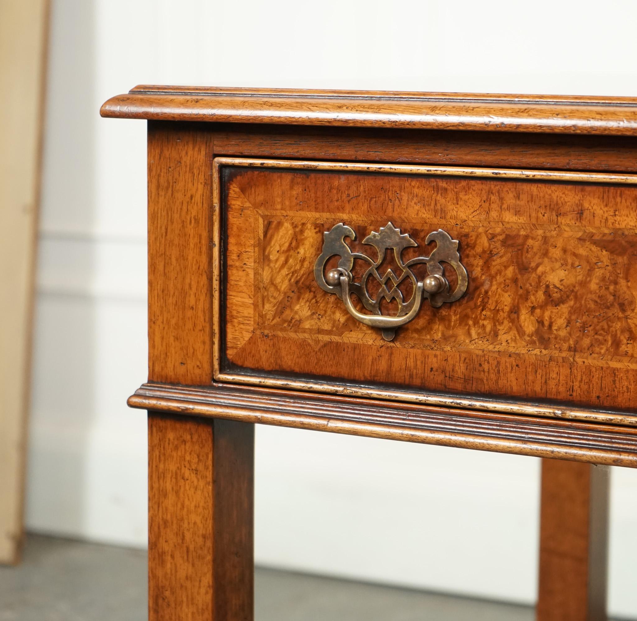 PAIR BURR WALNUT BEDSIDE NIGHTSTANDS END SIDE LAMP TABLES BRiGHTS OF Nettlebed en vente 4