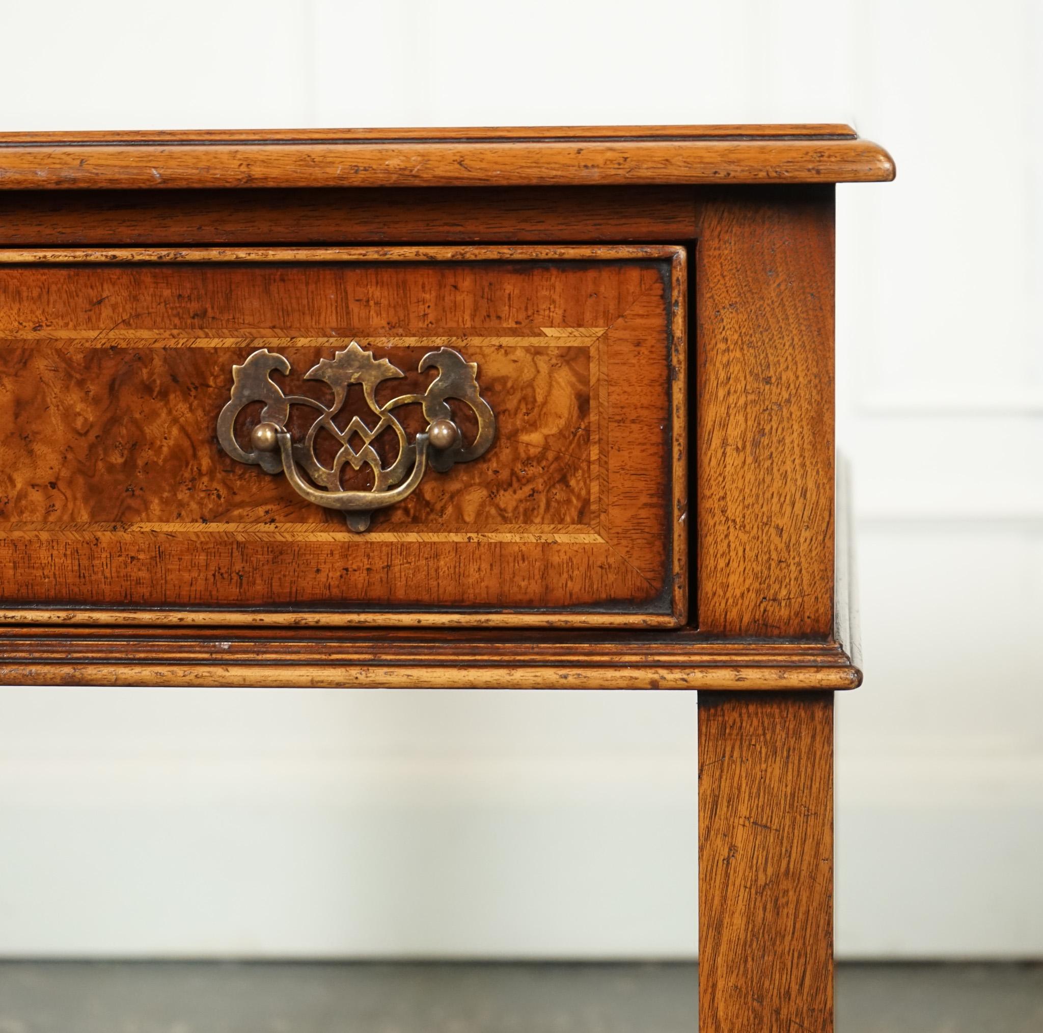PAIR BURR WALNUT BEDSIDE NIGHTSTANDS END SIDE LAMP TABLES BRiGHTS OF Nettlebed en vente 5