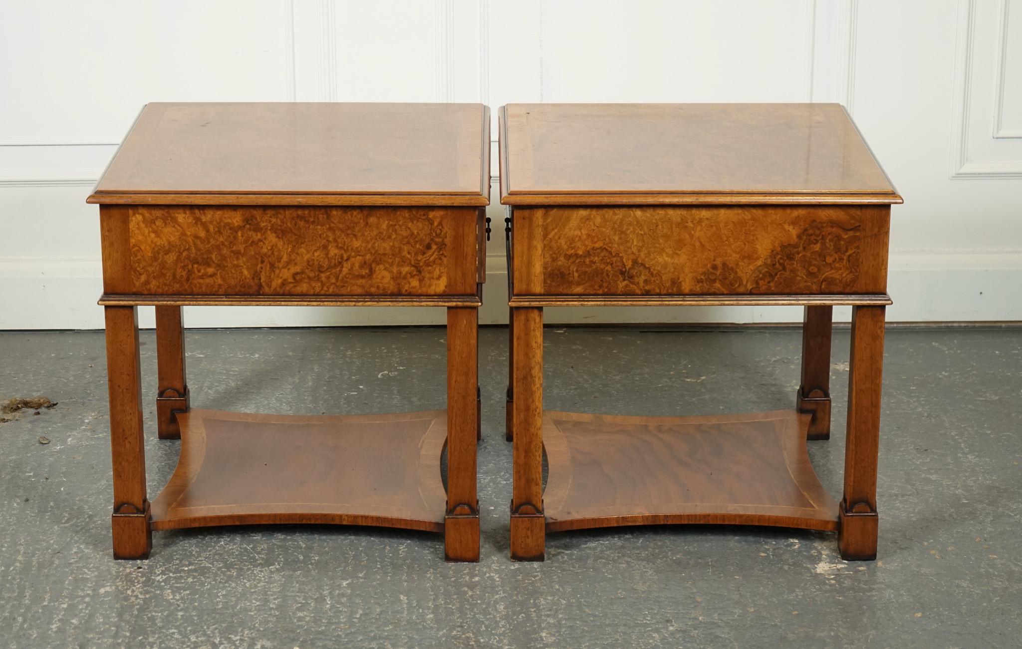 Britannique PAIR BURR WALNUT BEDSIDE NIGHTSTANDS END SIDE LAMP TABLES BRiGHTS OF Nettlebed en vente
