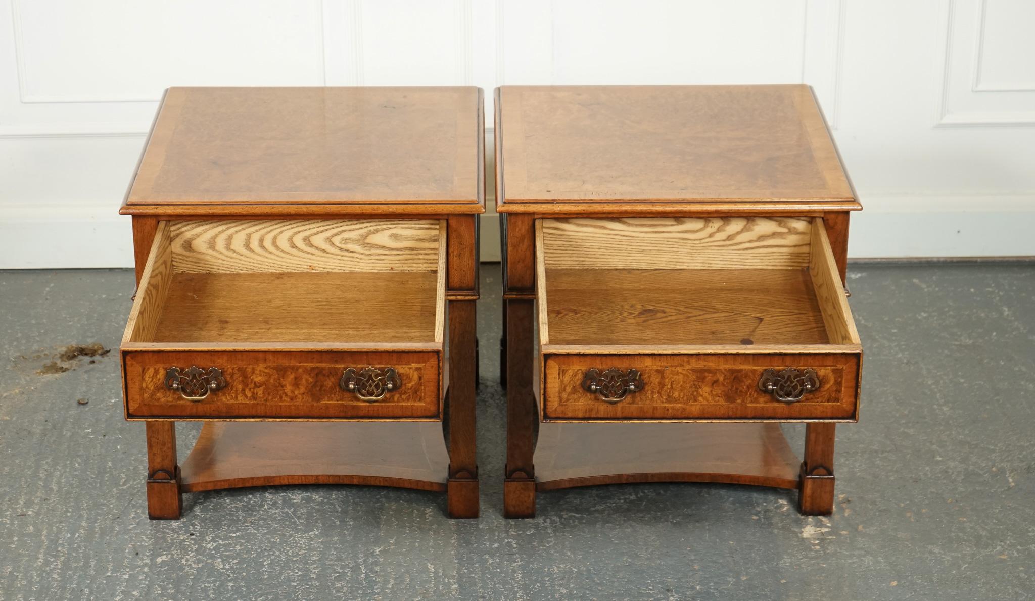 20ième siècle PAIR BURR WALNUT BEDSIDE NIGHTSTANDS END SIDE LAMP TABLES BRiGHTS OF Nettlebed en vente