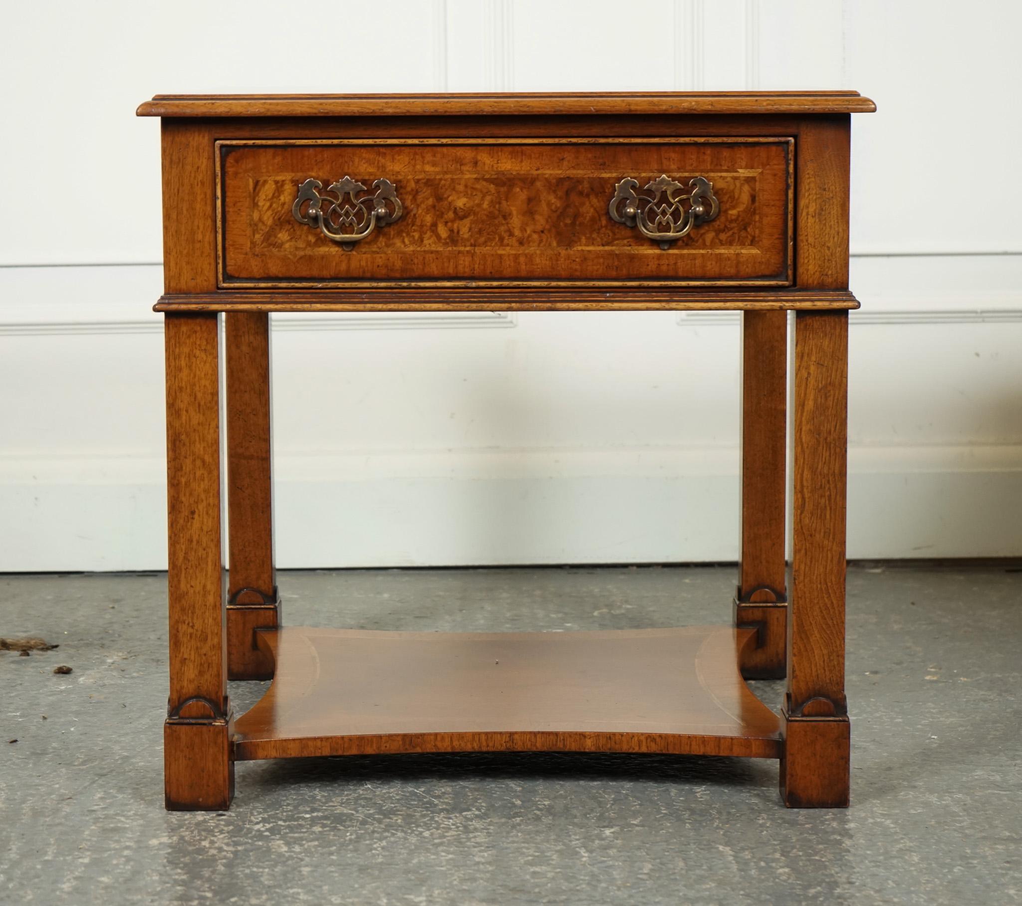 PAIR BURR WALNUT BEDSIDE NIGHTSTANDS END SIDE LAMP TABLES BRiGHTS OF Nettlebed en vente 1