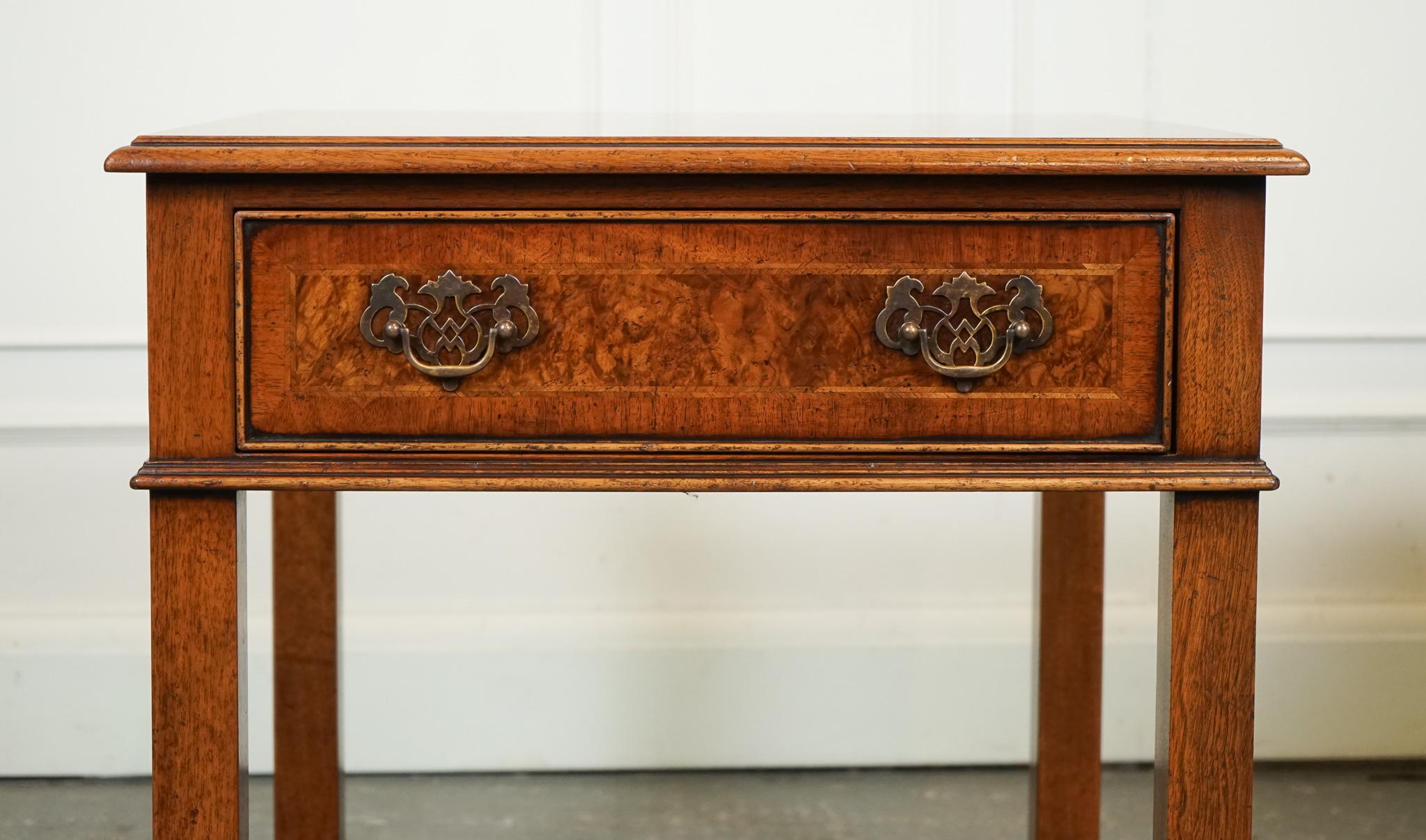 PAIR BURR WALNUT BEDSIDE NIGHTSTANDS END SIDE LAMP TABLES BRiGHTS OF Nettlebed en vente 2