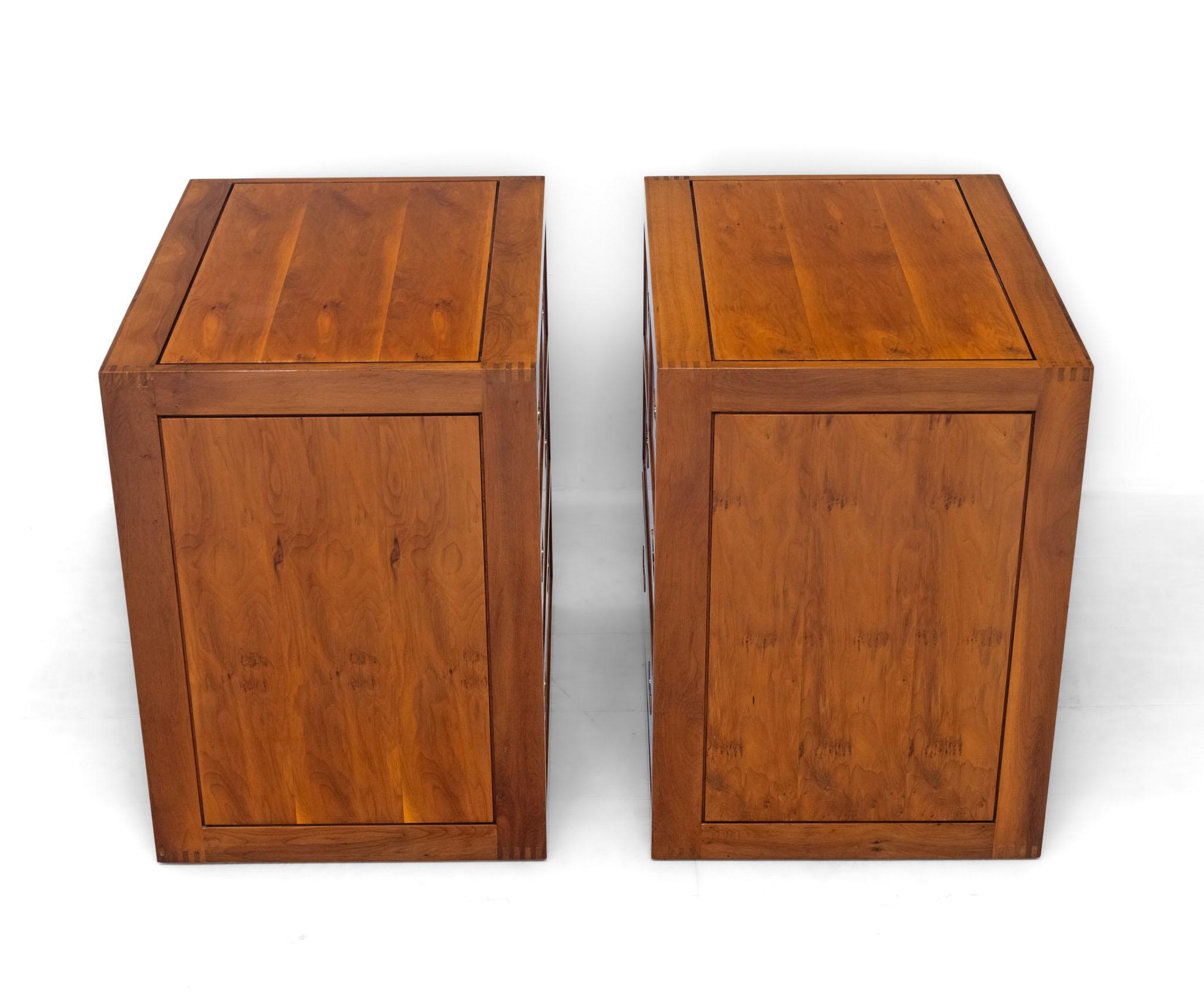 Pair Burr Yew Bedside Chests Designed By Ray Leigh For Gordon Russell 1988 im Angebot 2