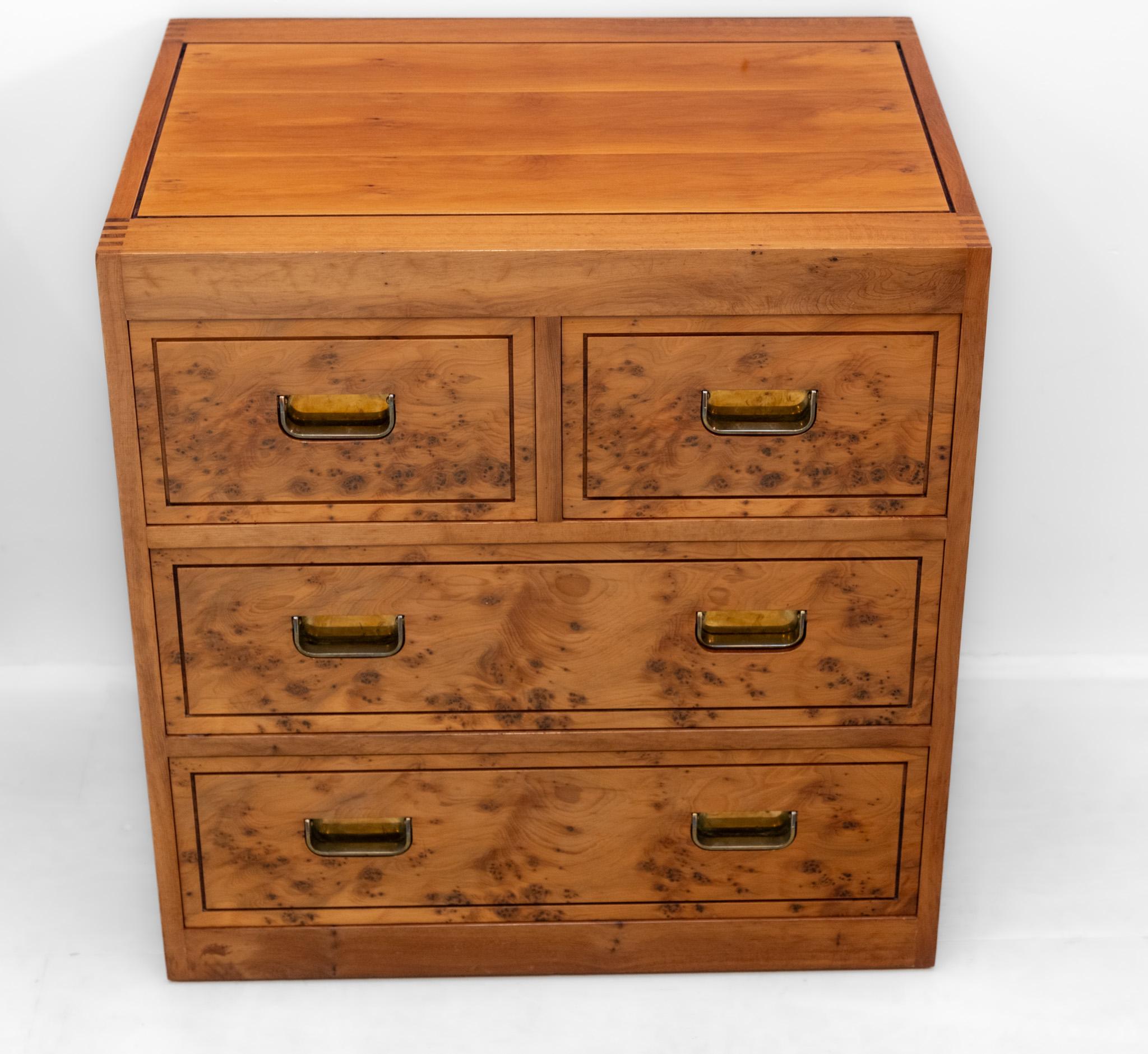 Pair Burr Yew Bedside Chests Designed By Ray Leigh For Gordon Russell 1988 (Englisch) im Angebot