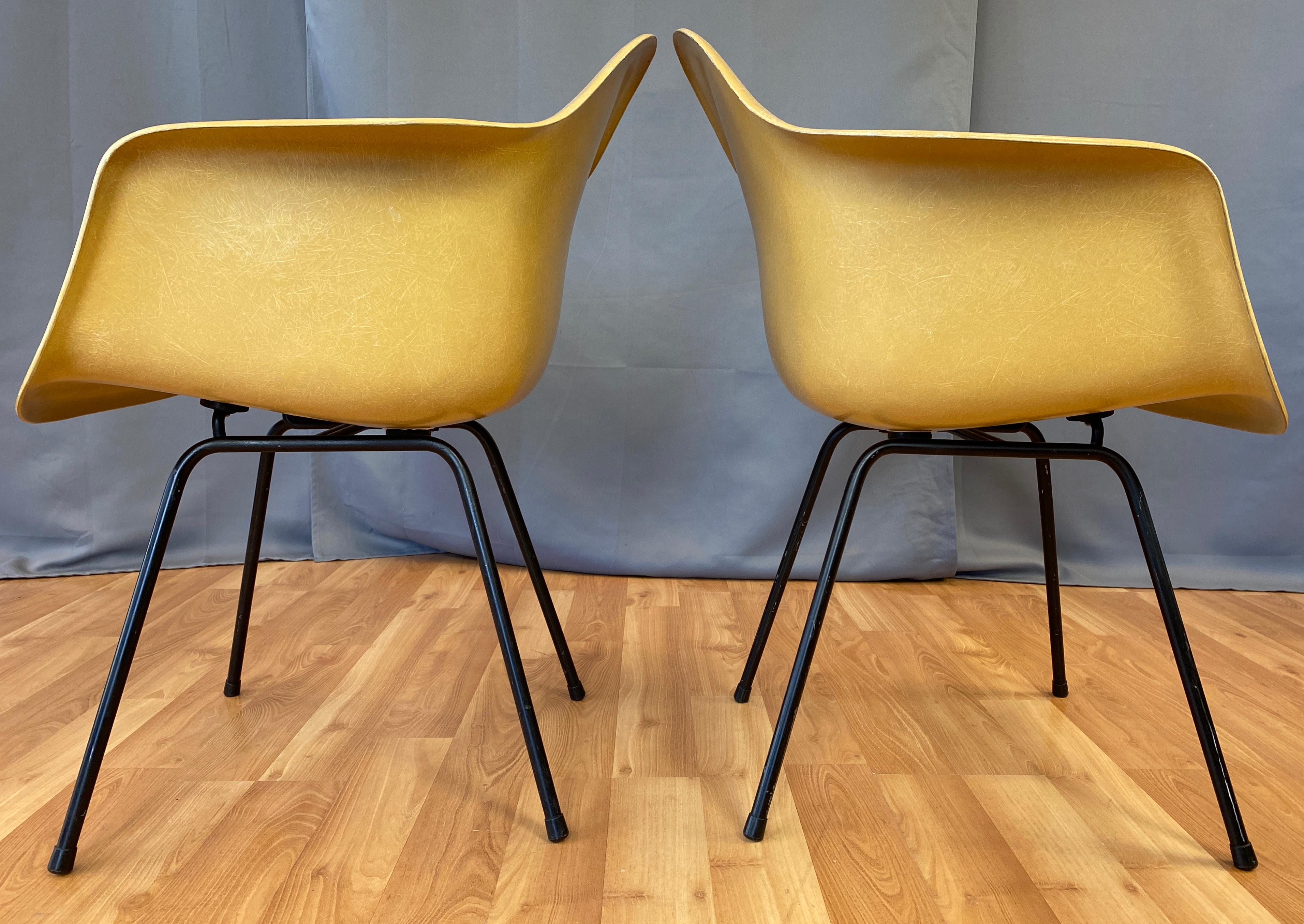 Pair of circa 1960s Charles Eames Fiberglass Shell Armchair for Herman Miller In Good Condition In San Francisco, CA