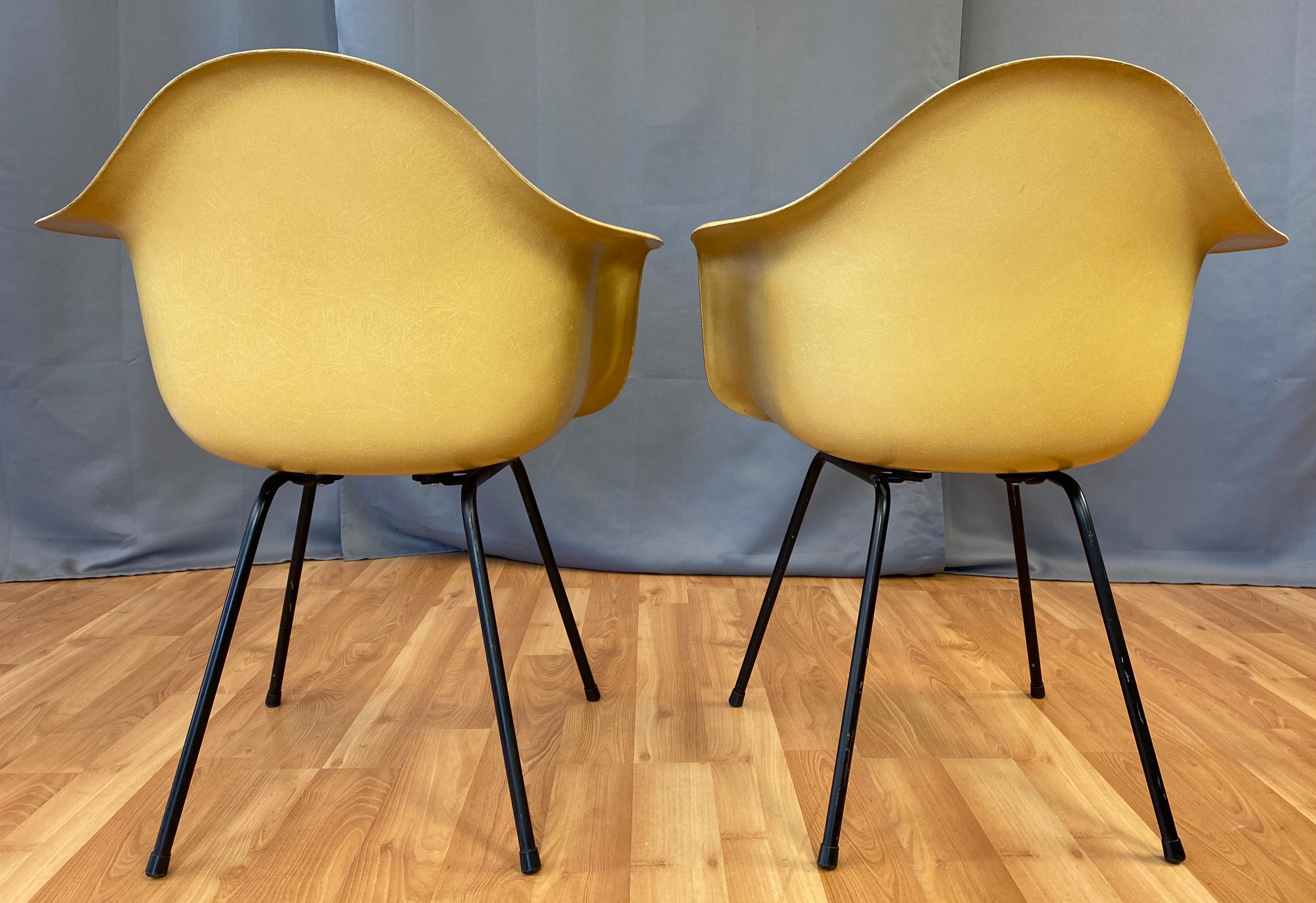 Mid-20th Century Pair of circa 1960s Charles Eames Fiberglass Shell Armchair for Herman Miller
