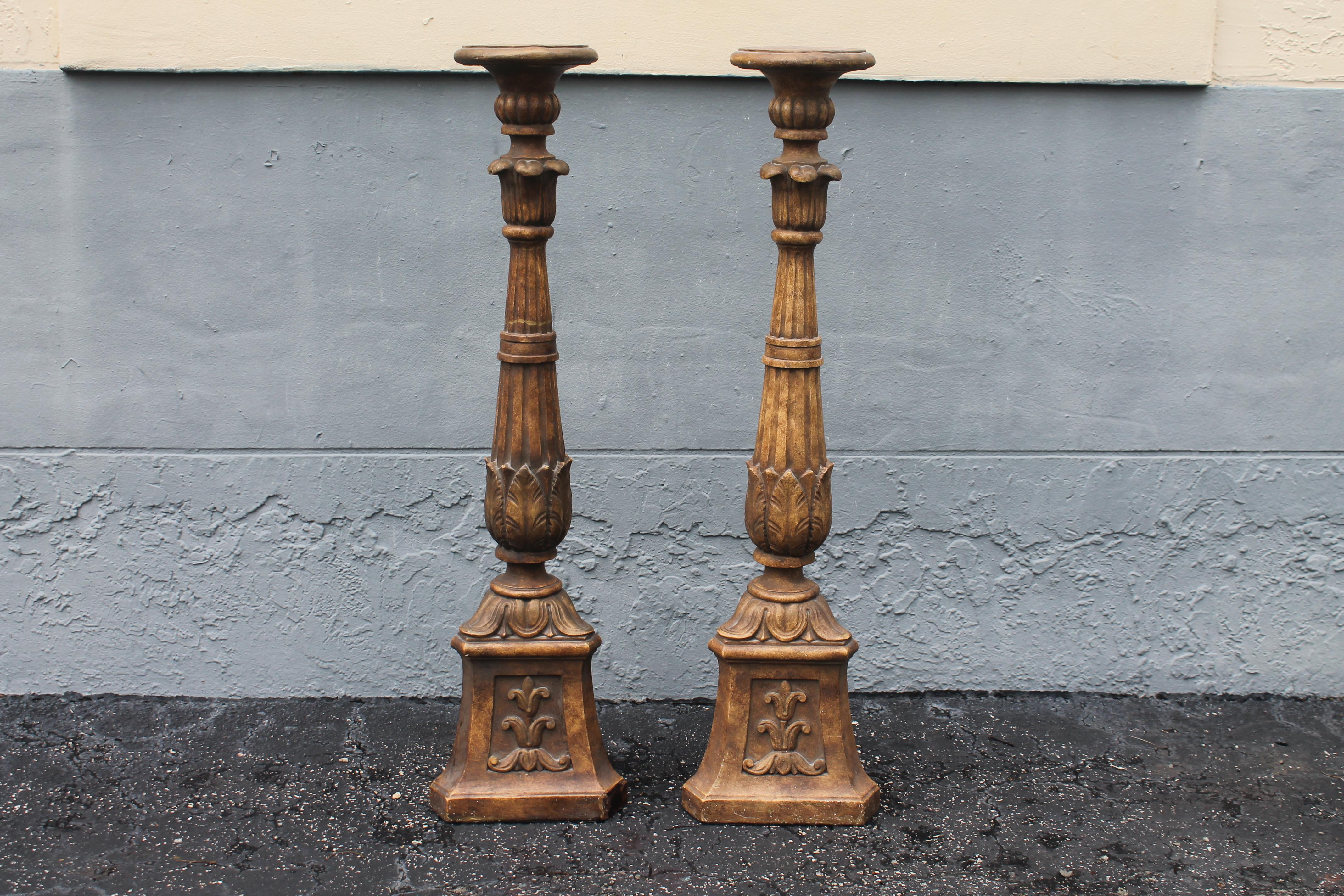 Pareja c1900 Francés estilo Luis XV Pedestales de Yeso Patinado Pesado - Acanto en Bueno estado para la venta en Opa Locka, FL