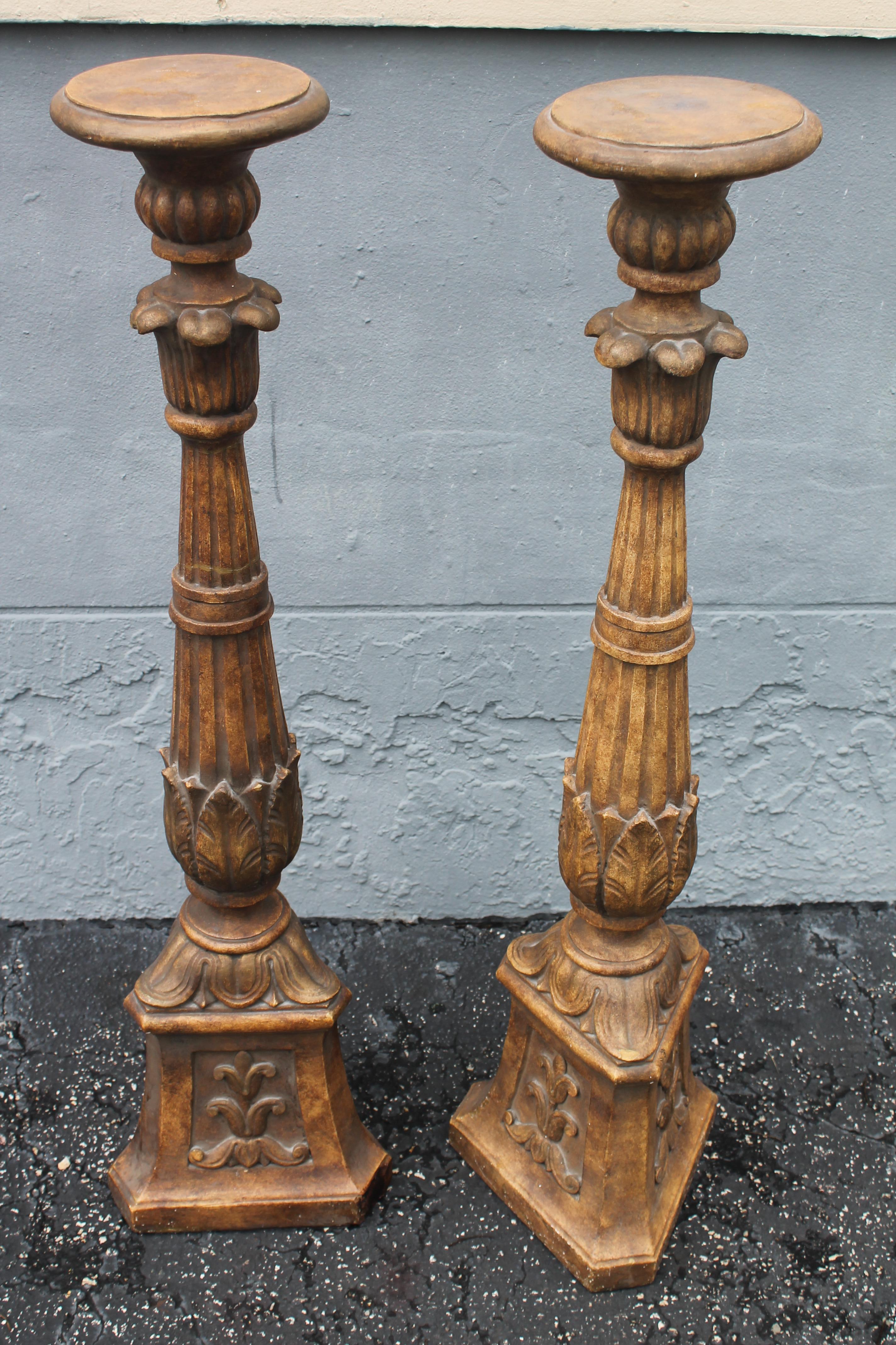Pareja c1900 Francés estilo Luis XV Pedestales de Yeso Patinado Pesado - Acanto principios del siglo XX en venta