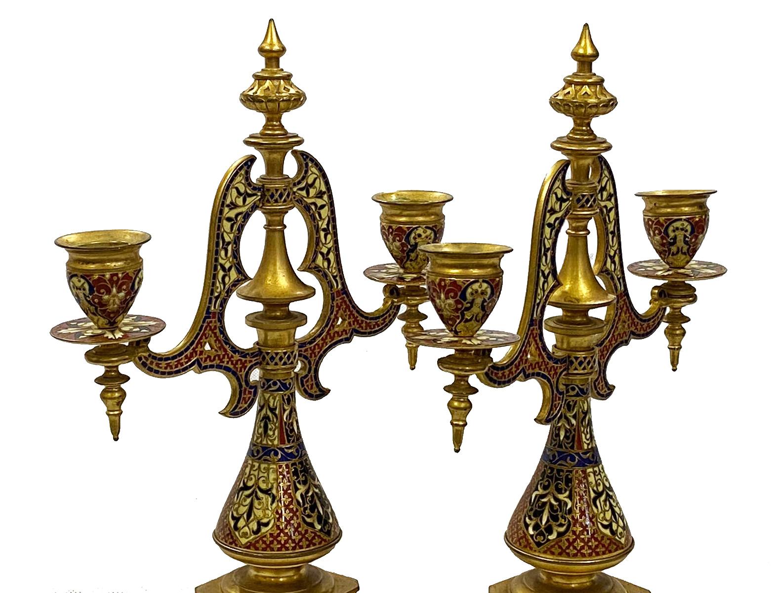 Coppia di candelabri francesi in stile arabo del XIX secolo con smalto Champlieve In condizioni buone in vendita a Brighton, Sussex