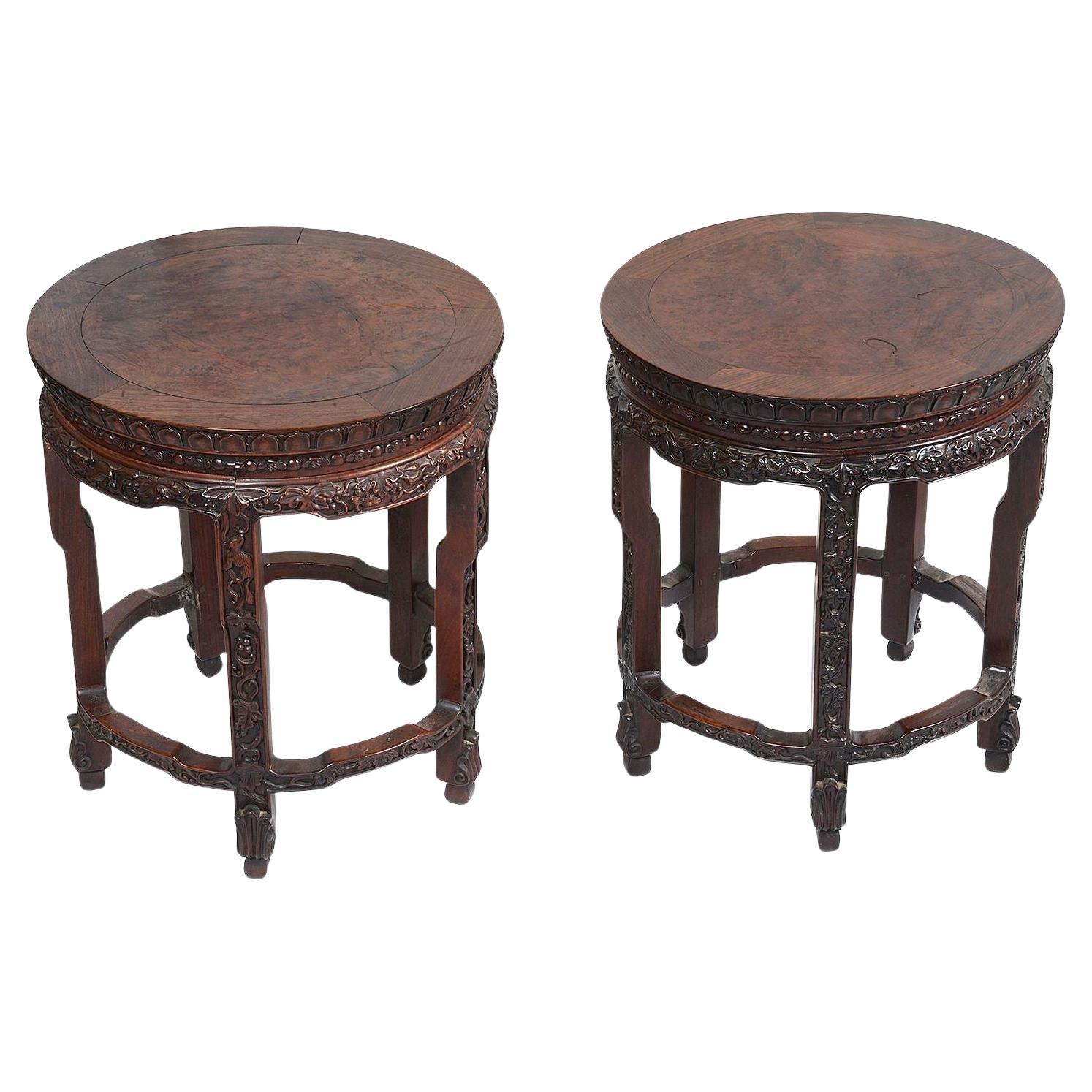 Paire de stands chinois en bois dur datant du 19e siècle.