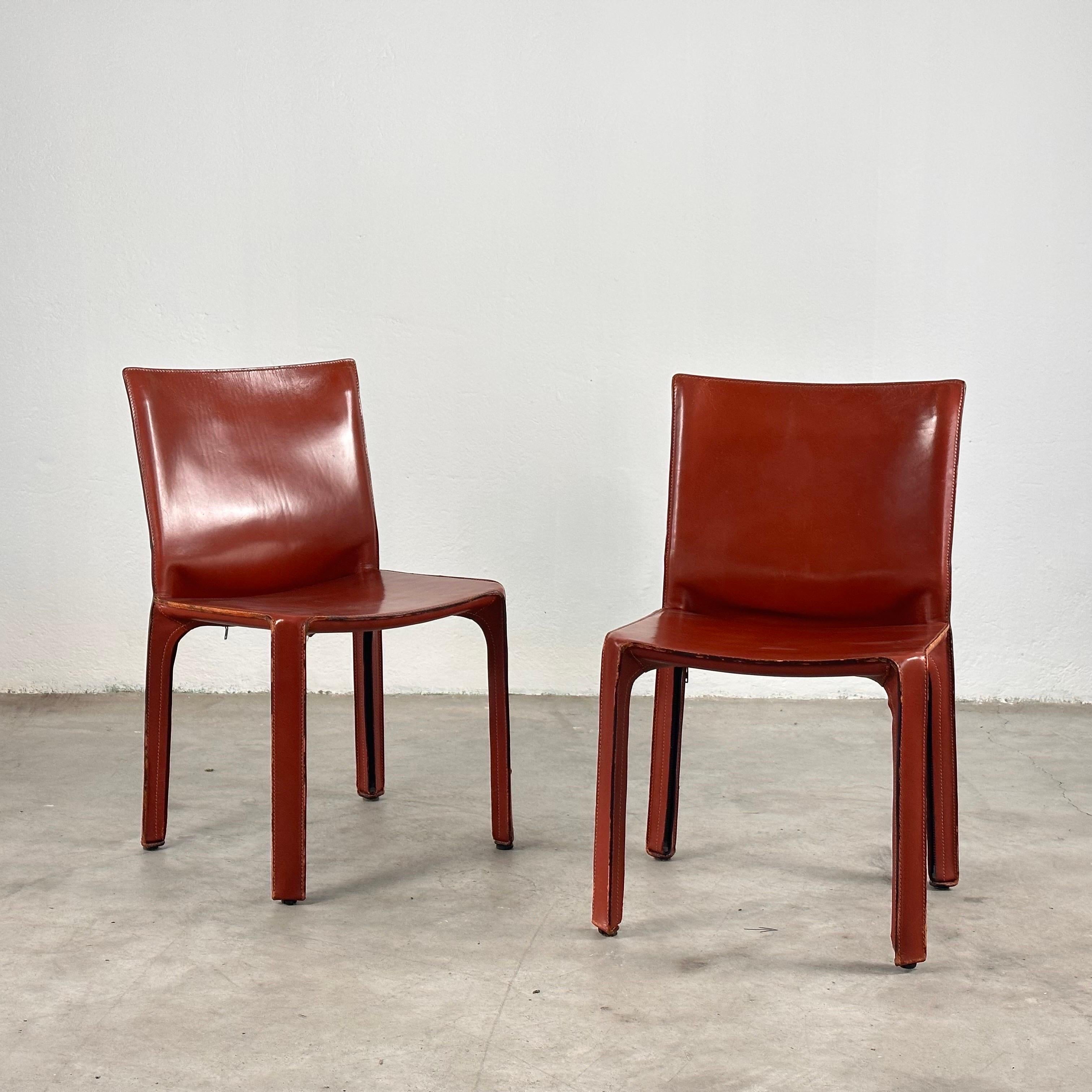 Pair CAB 412 Chairs by Mario Bellini for Cassina in Red Leather, 1970s In Good Condition For Sale In Brescia , Brescia