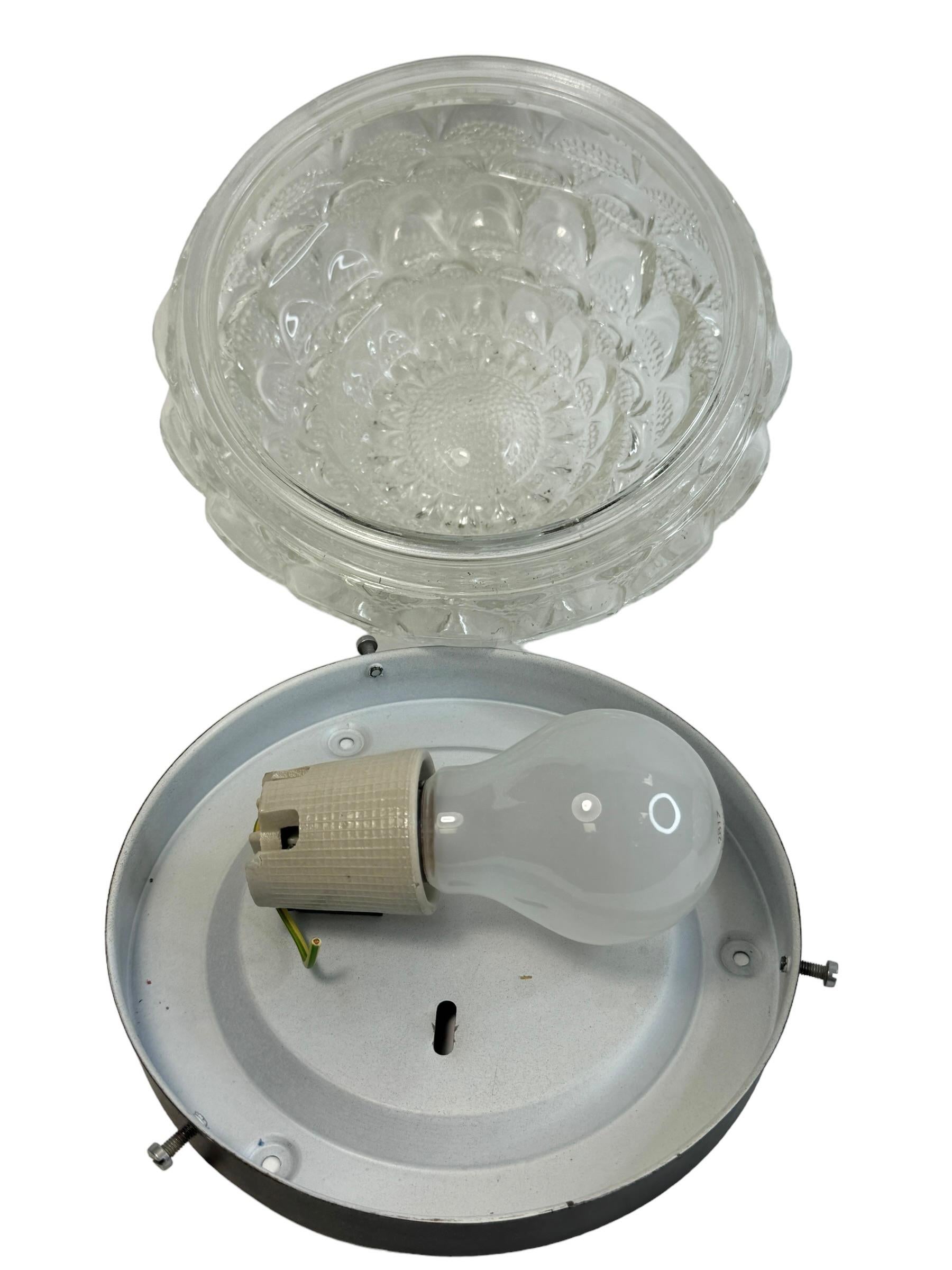 Paire de lampes de plafond à affleurement en verre de style Cake par RZB, années 1960, Allemagne en vente 4
