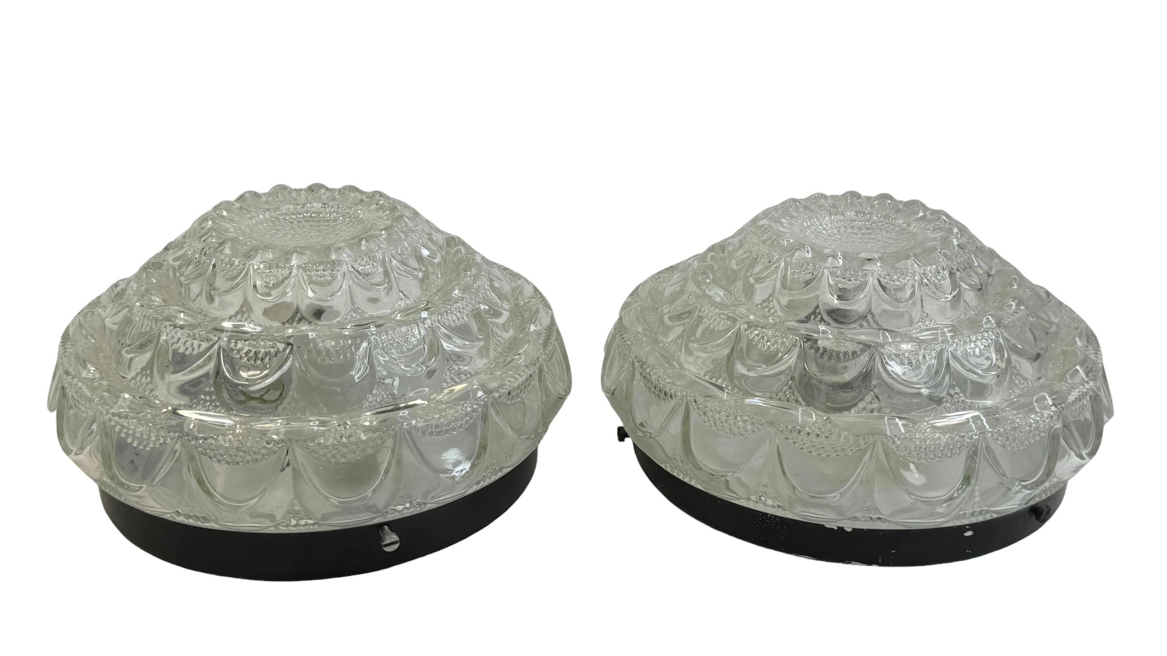 Mid-Century Modern Paire de lampes de plafond à affleurement en verre de style Cake par RZB, années 1960, Allemagne en vente