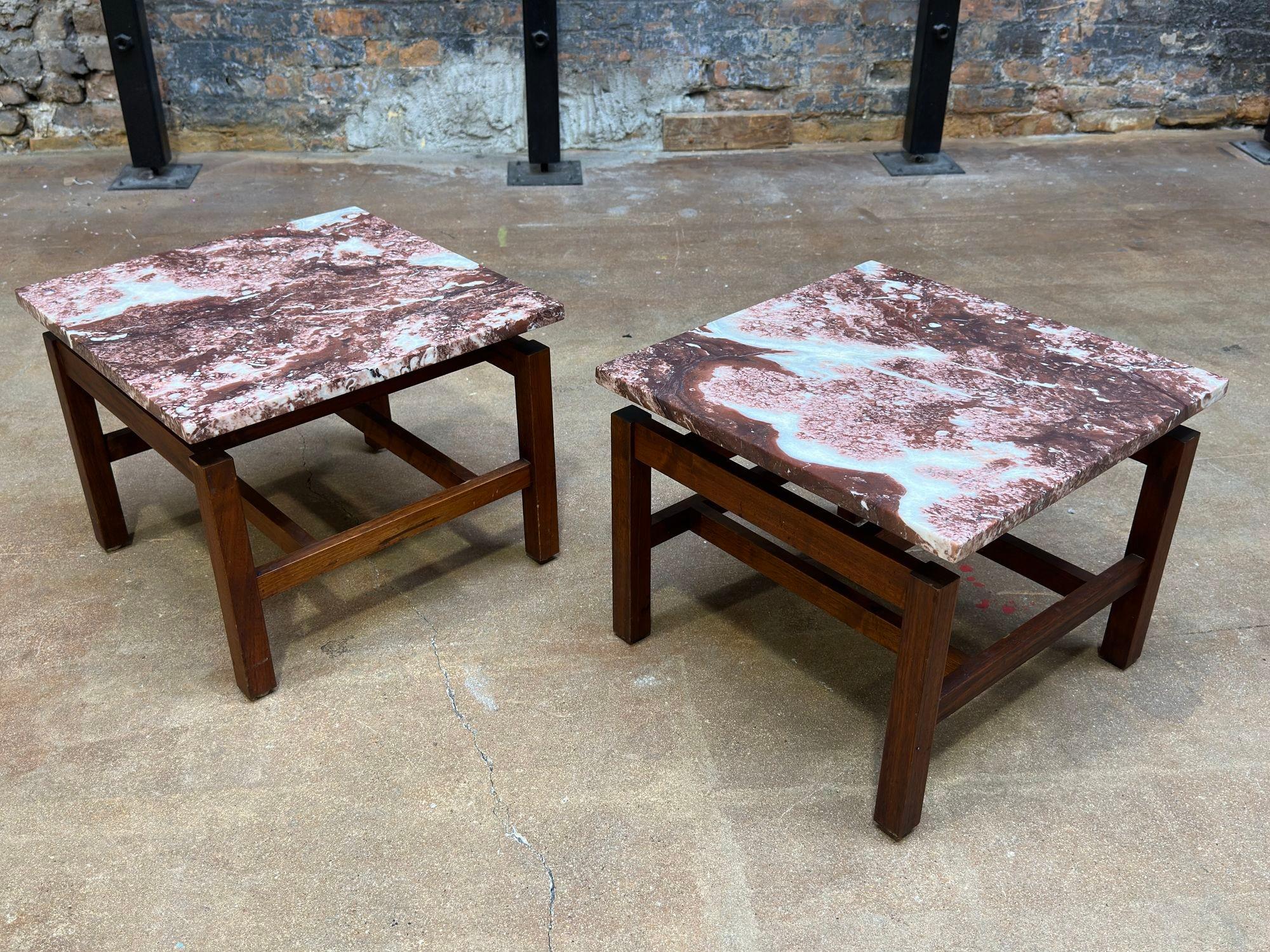 Pair Calacatta Vagli Rosato Marble Side/End Tables, Style of Jens Risom 1960 In Good Condition In Chicago, IL