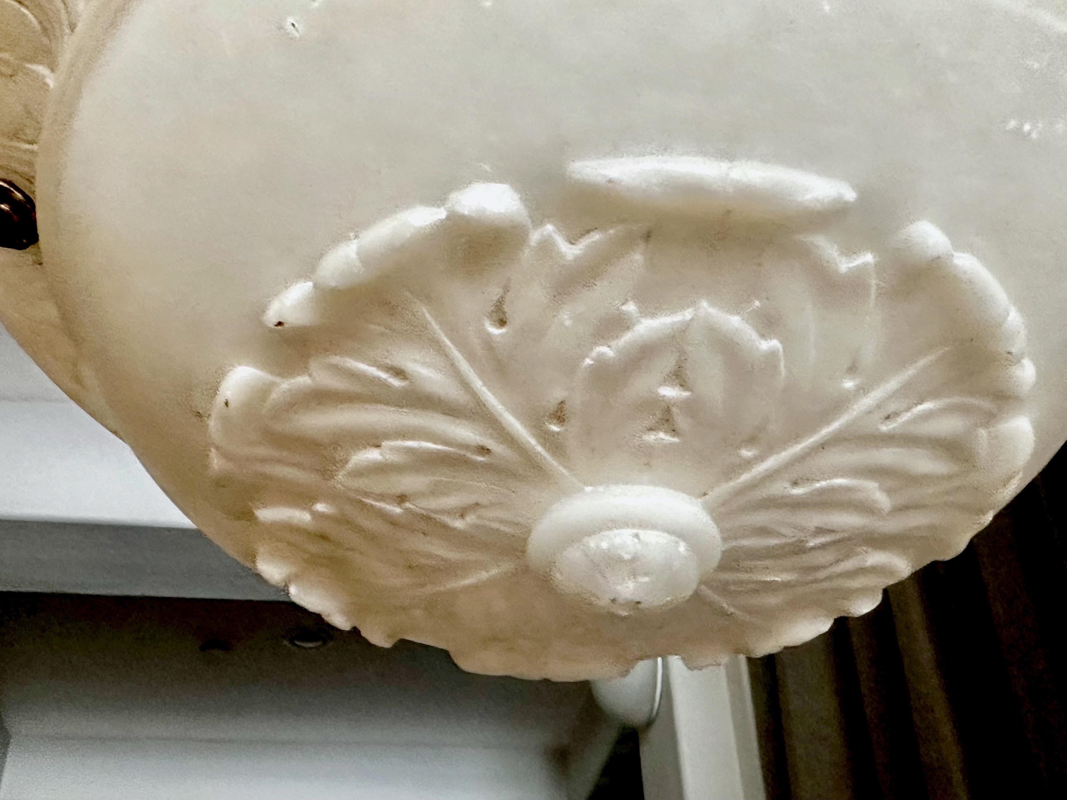 Paire de lustres pendants néoclassiques Caldwell en albâtre sculpté en vente 6