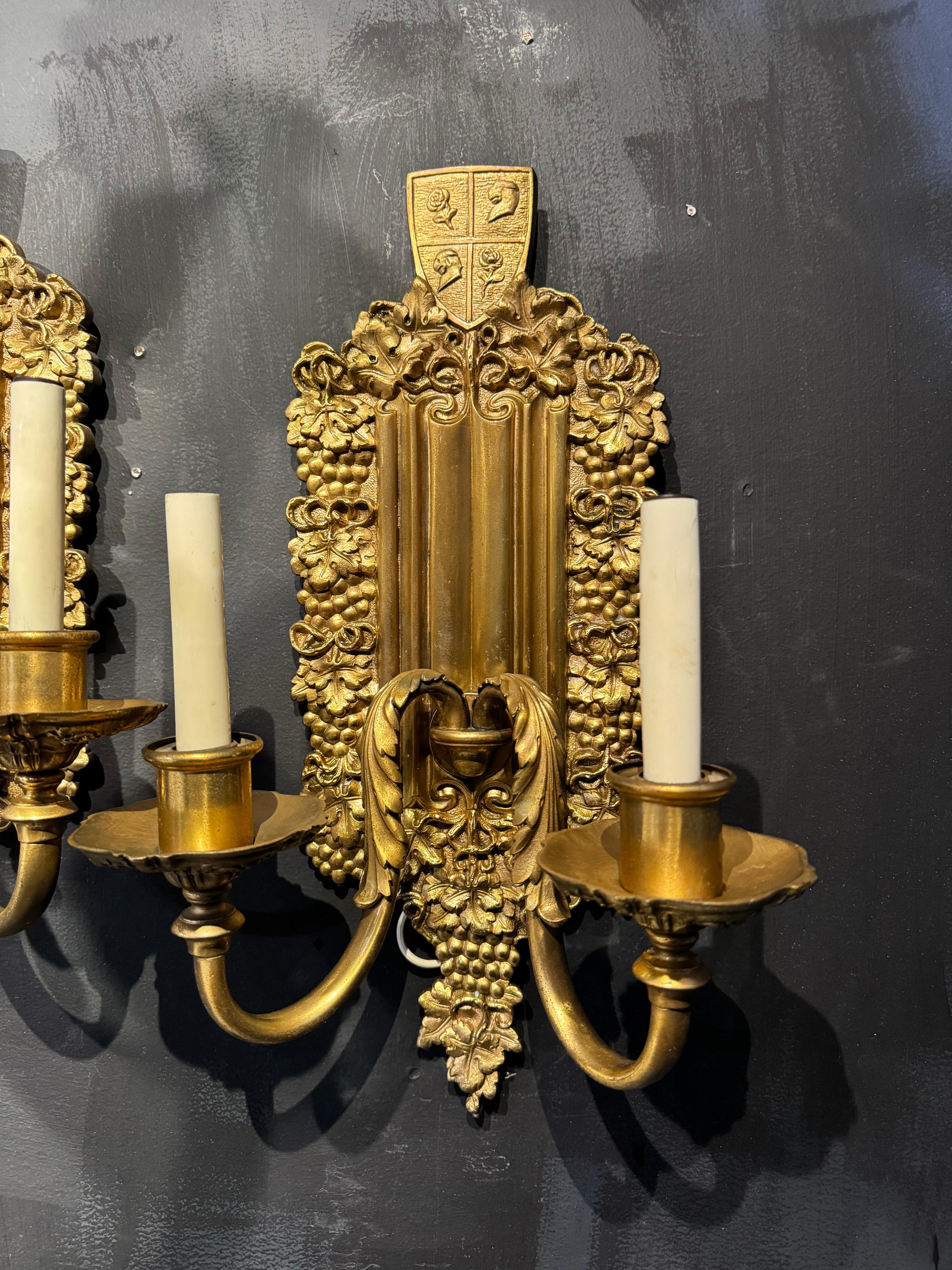 Americano 1900 Caldwell, lampade in bronzo dorato con design a grappolo d'uva in vendita